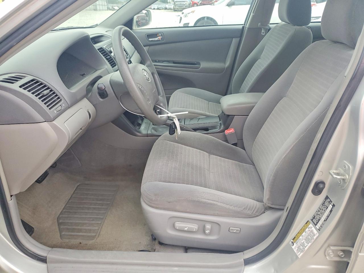 2005 Toyota Camry Le Silver vin: 4T1BE32K25U625957