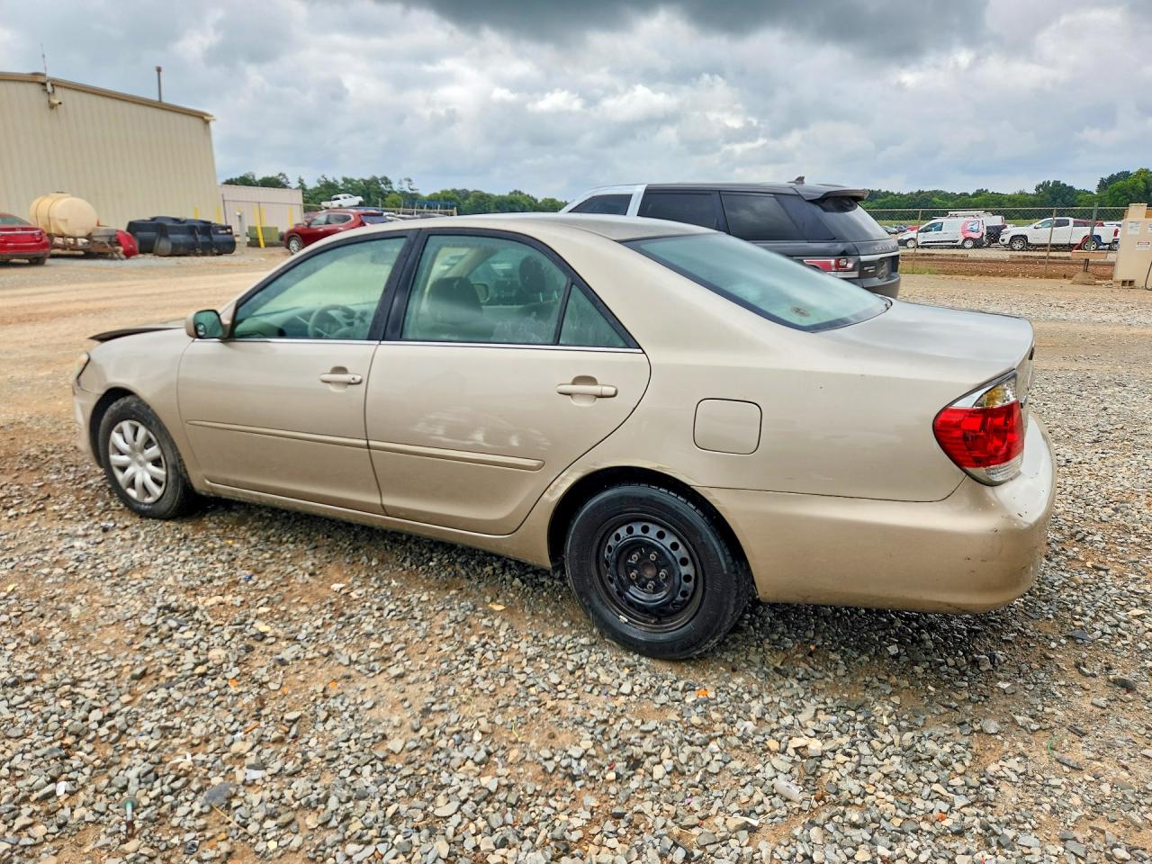 2005 Toyota Camry Le Gold vin: 4T1BE32K25U965688