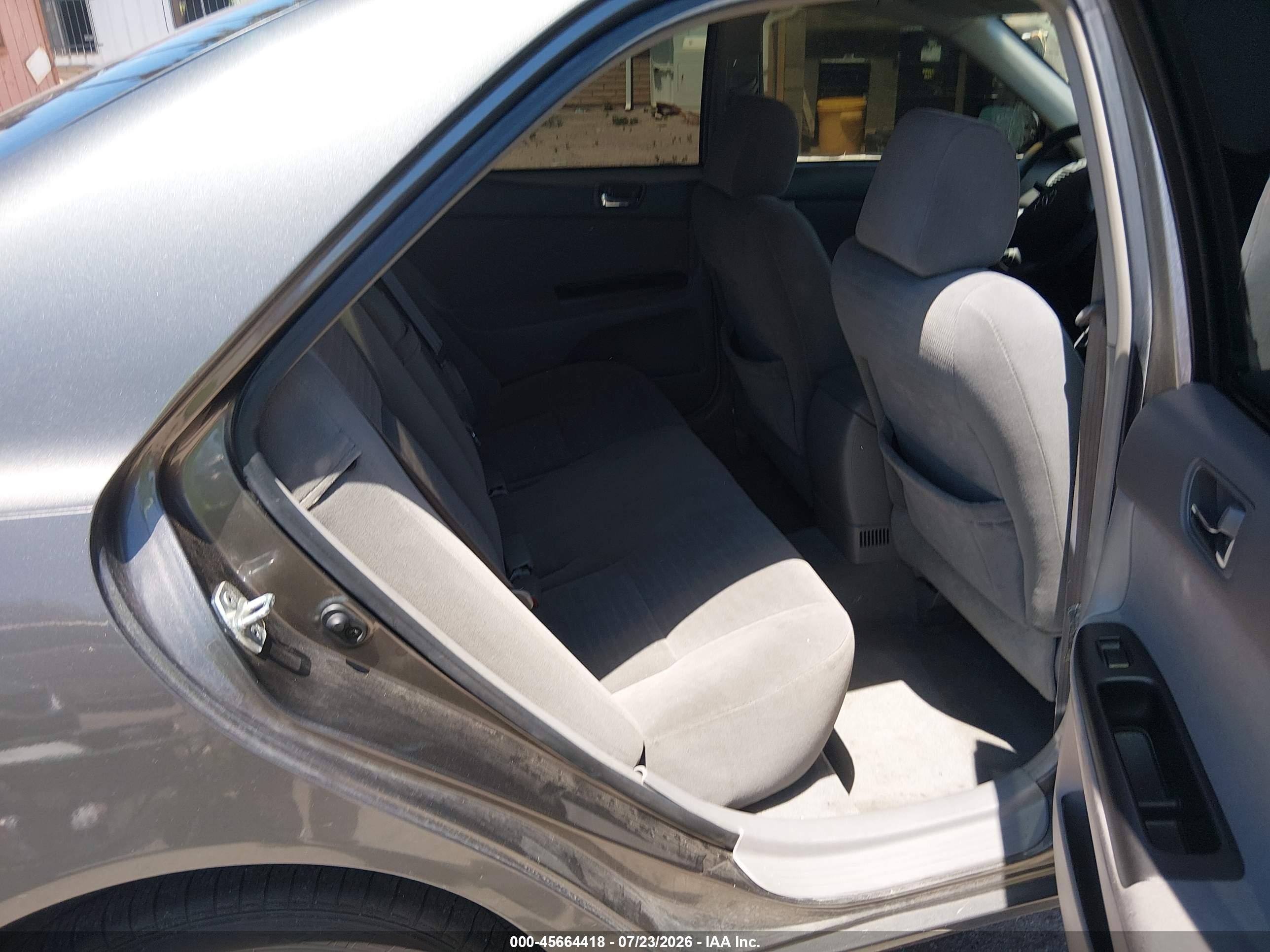 2005 Toyota Camry Le Gray vin: 4T1BE32K25U987285