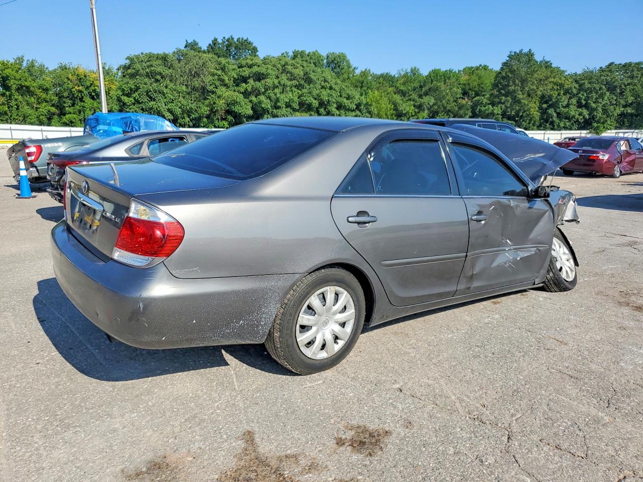 2005 Toyota Camry Le Gray vin: 4T1BE32K25U991143