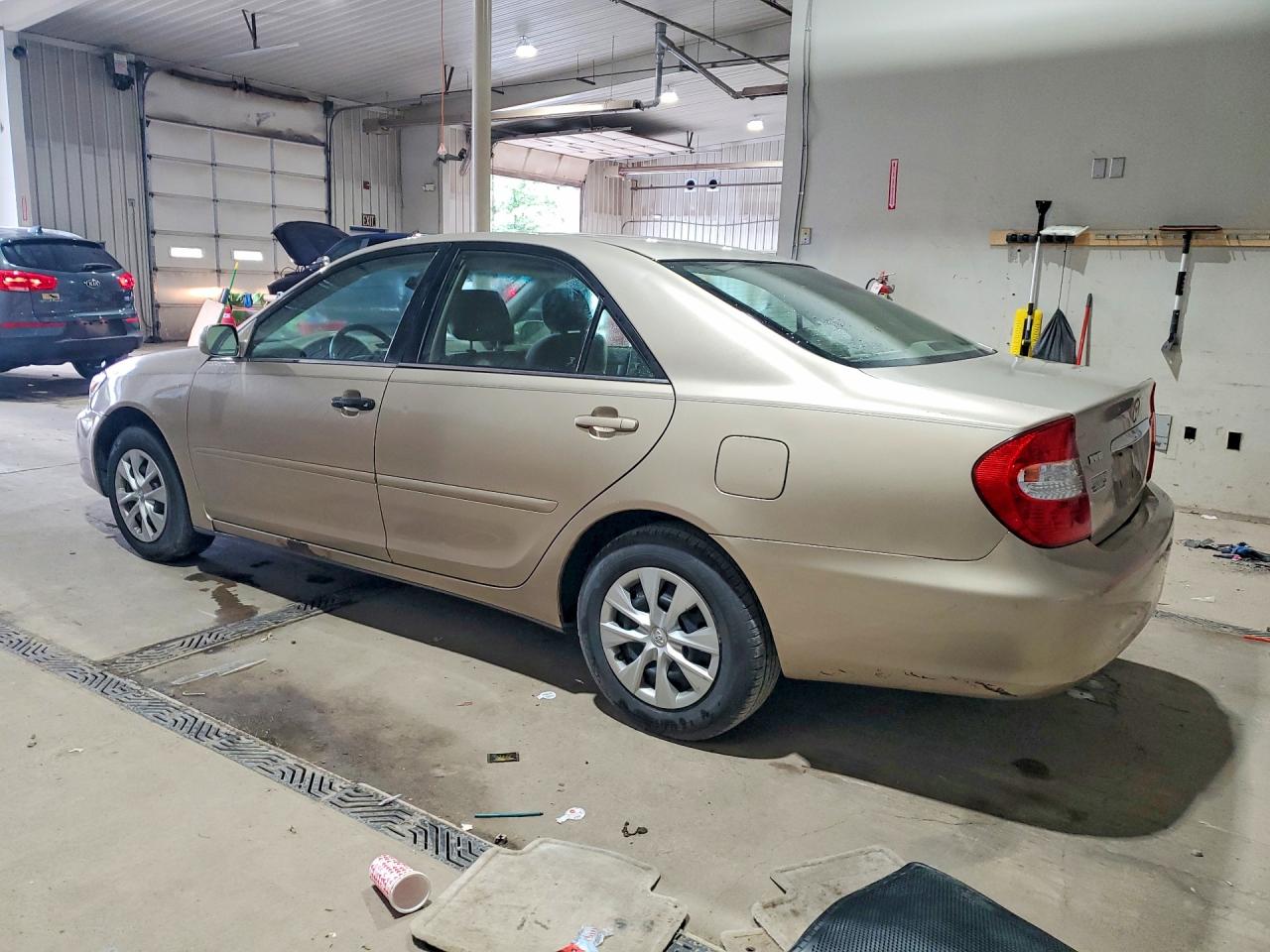 2002 Toyota Camry Le Tan vin: 4T1BE32K32U594441