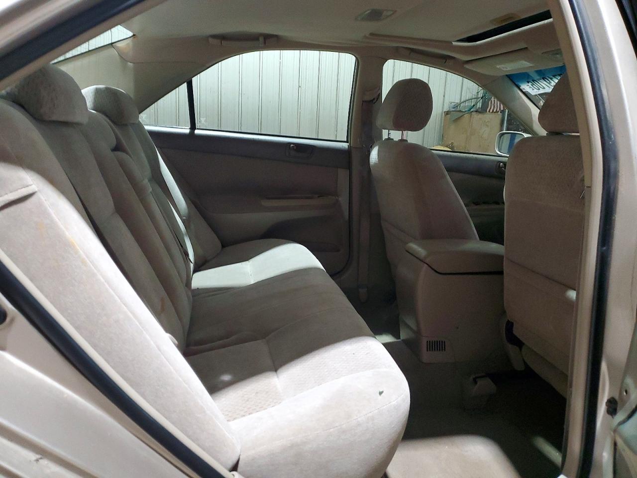 2002 Toyota Camry Le Tan vin: 4T1BE32K32U594441