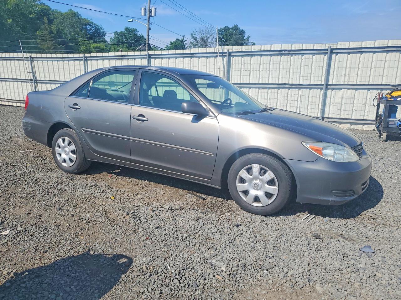 2002 Toyota Camry Le Gray vin: 4T1BE32K32U622433
