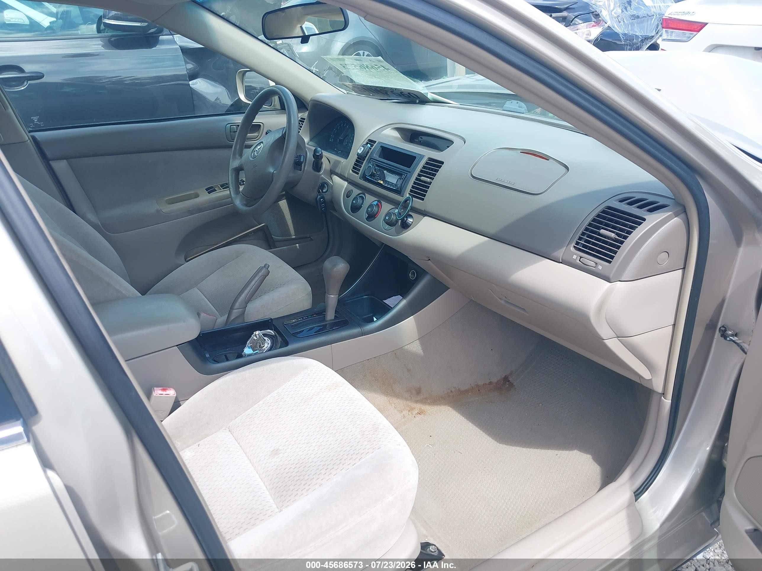 2003 Toyota Camry Le Tan vin: 4T1BE32K33U194512