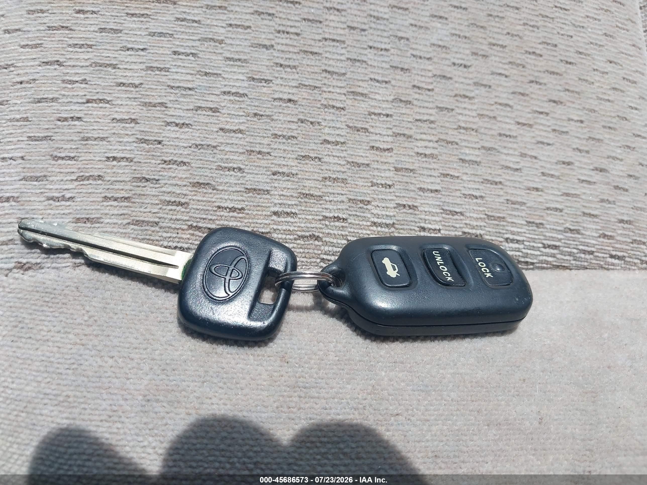 2003 Toyota Camry Le Tan vin: 4T1BE32K33U194512