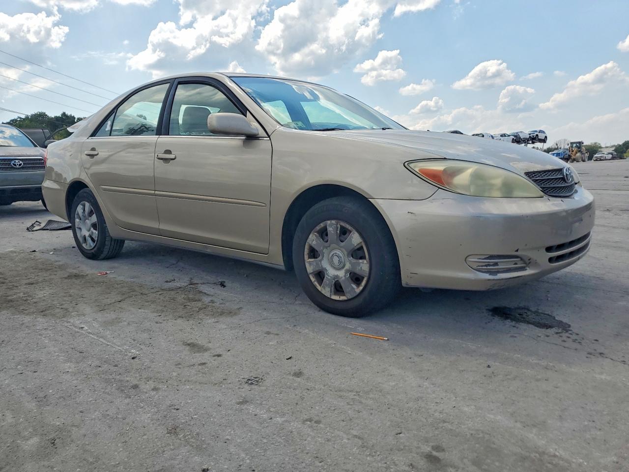 2002 Toyota Camry Le Beige vin: 4T1BE32K33U214323