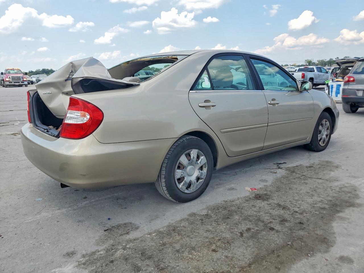2002 Toyota Camry Le Beige vin: 4T1BE32K33U214323