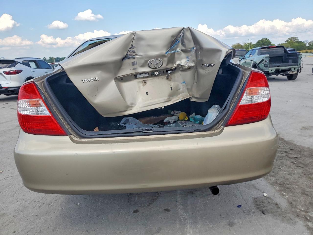 2002 Toyota Camry Le Beige vin: 4T1BE32K33U214323