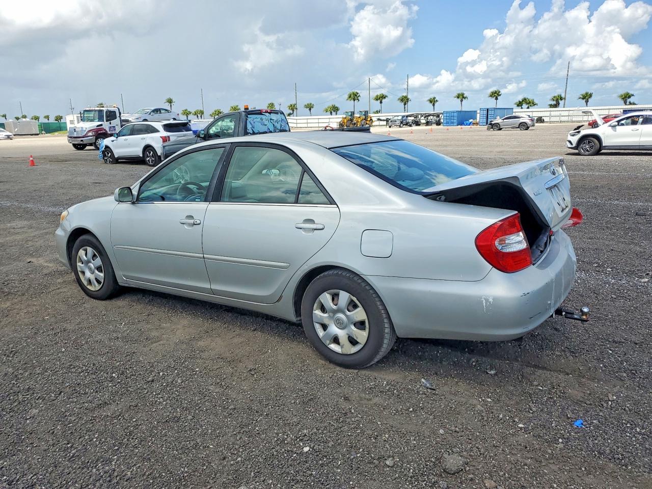 2003 Toyota Camry Le Silver vin: 4T1BE32K33U241019