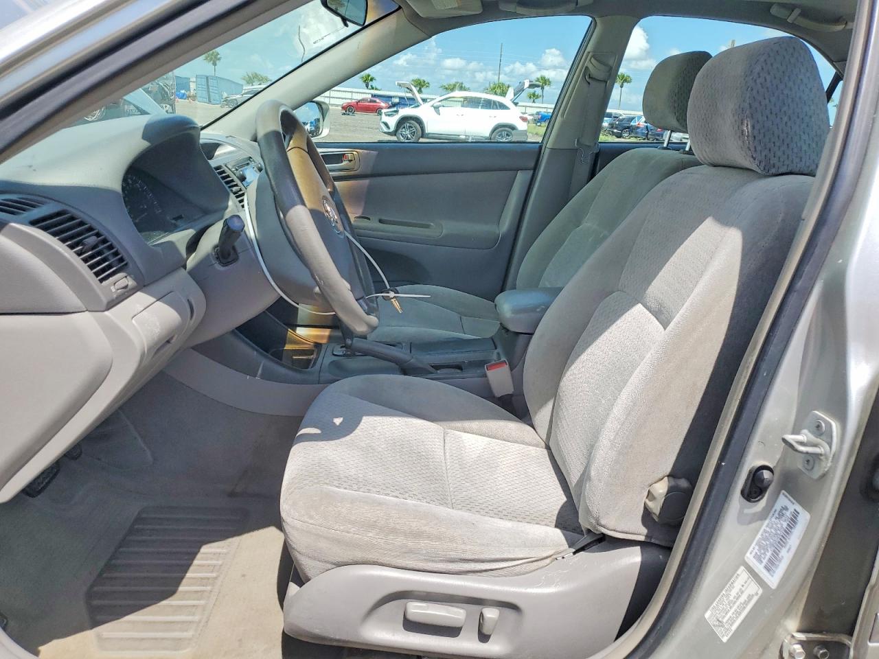 2003 Toyota Camry Le Silver vin: 4T1BE32K33U241019