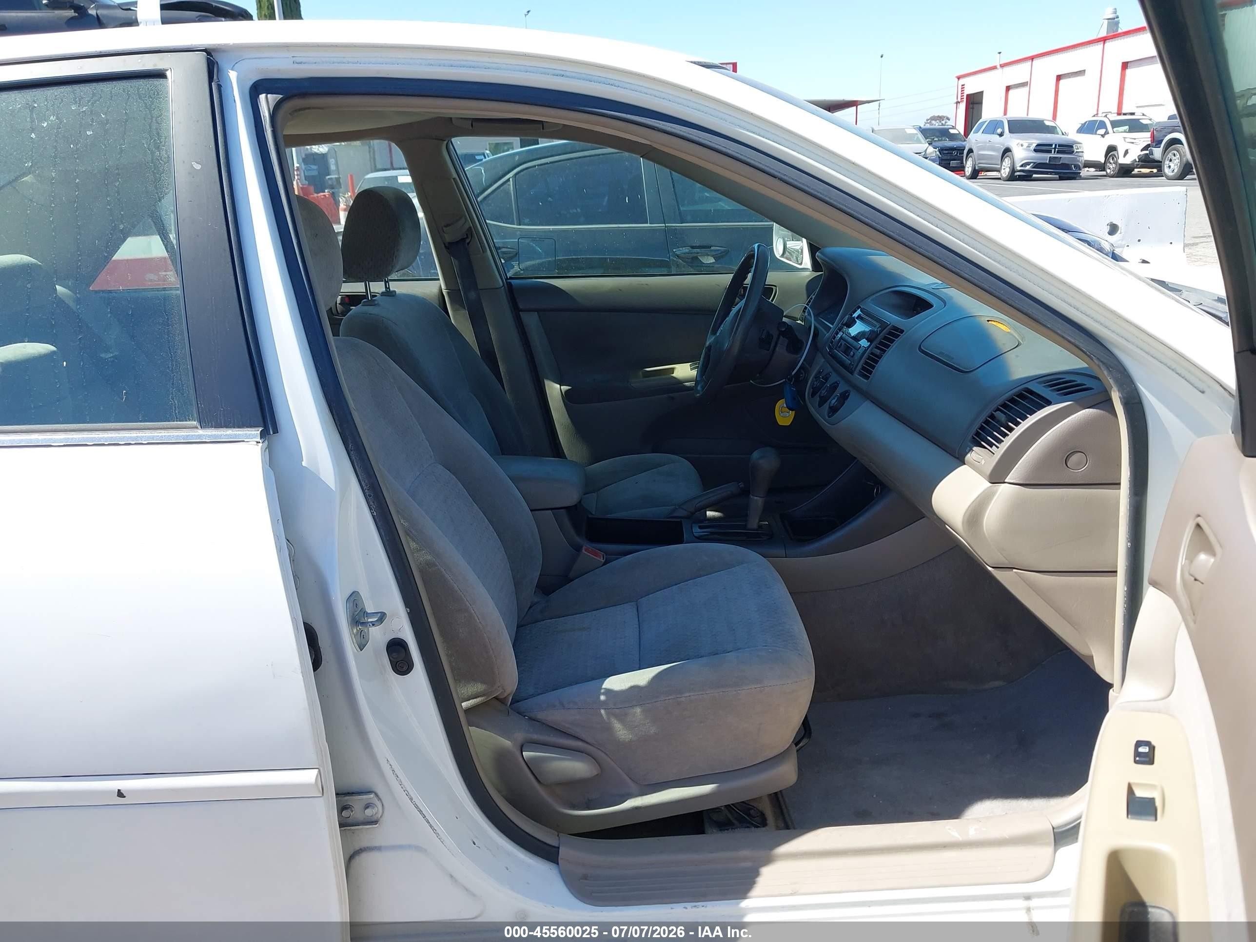2003 Toyota Camry Le White vin: 4T1BE32K33U246303
