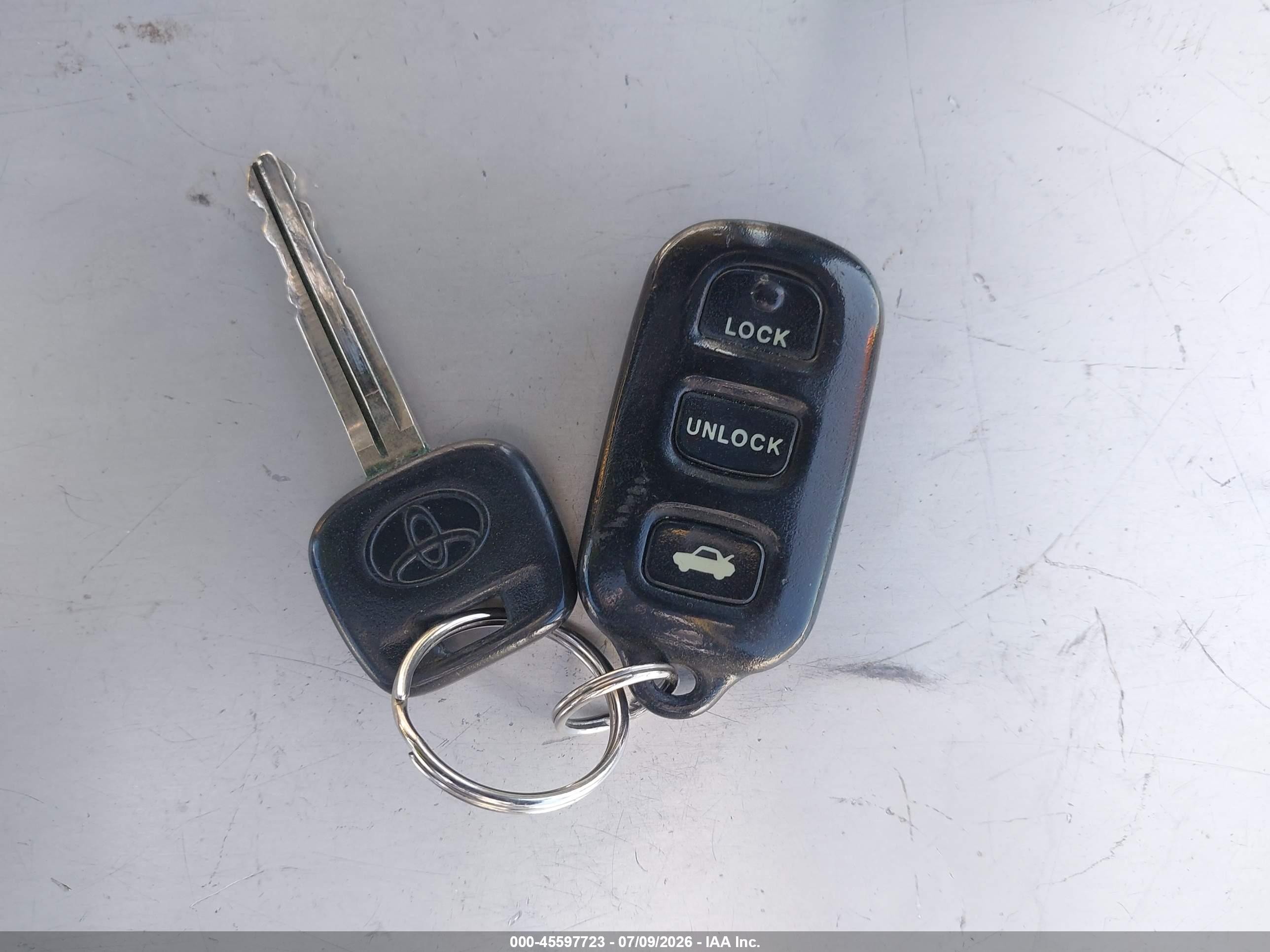 2003 Toyota Camry Le Silver vin: 4T1BE32K33U741990