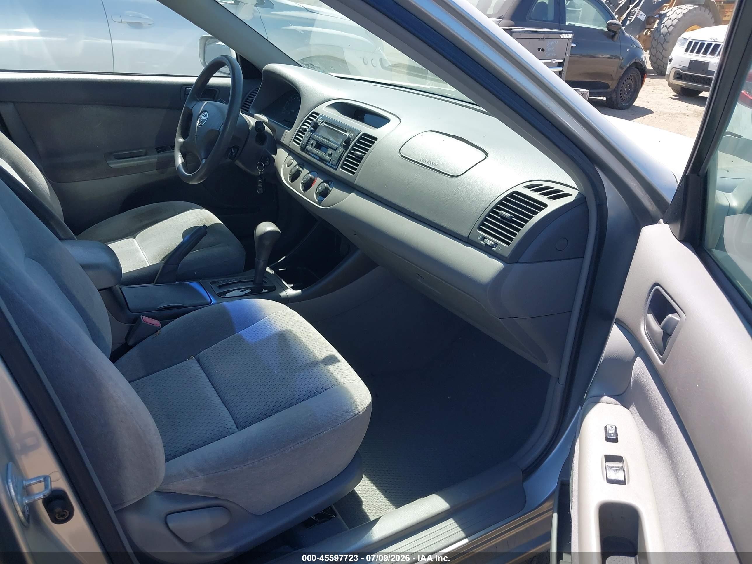 2003 Toyota Camry Le Silver vin: 4T1BE32K33U741990