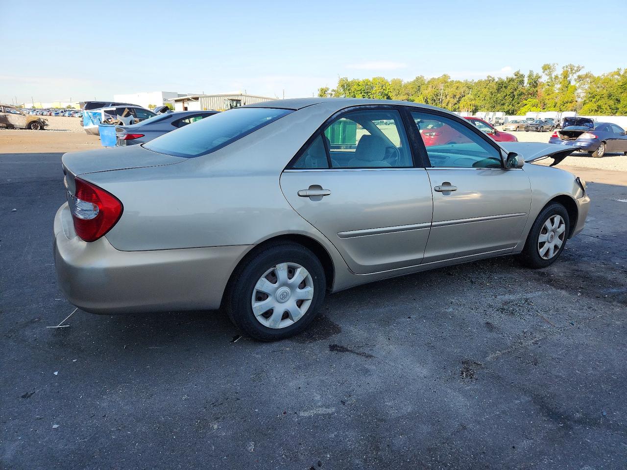 2003 Toyota Camry Le Gold vin: 4T1BE32K33U776027