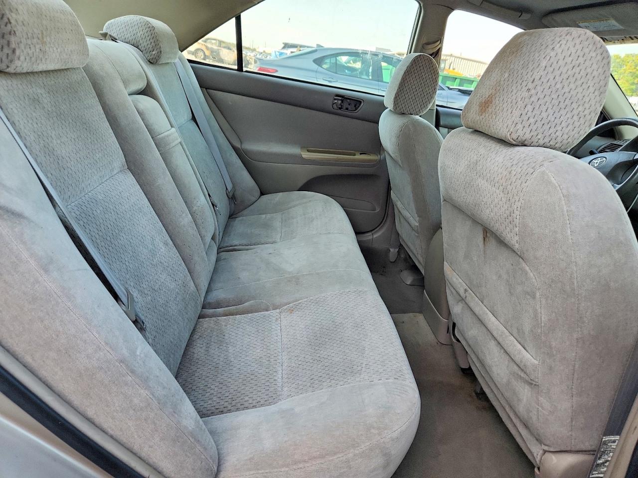 2003 Toyota Camry Le Gold vin: 4T1BE32K33U776027