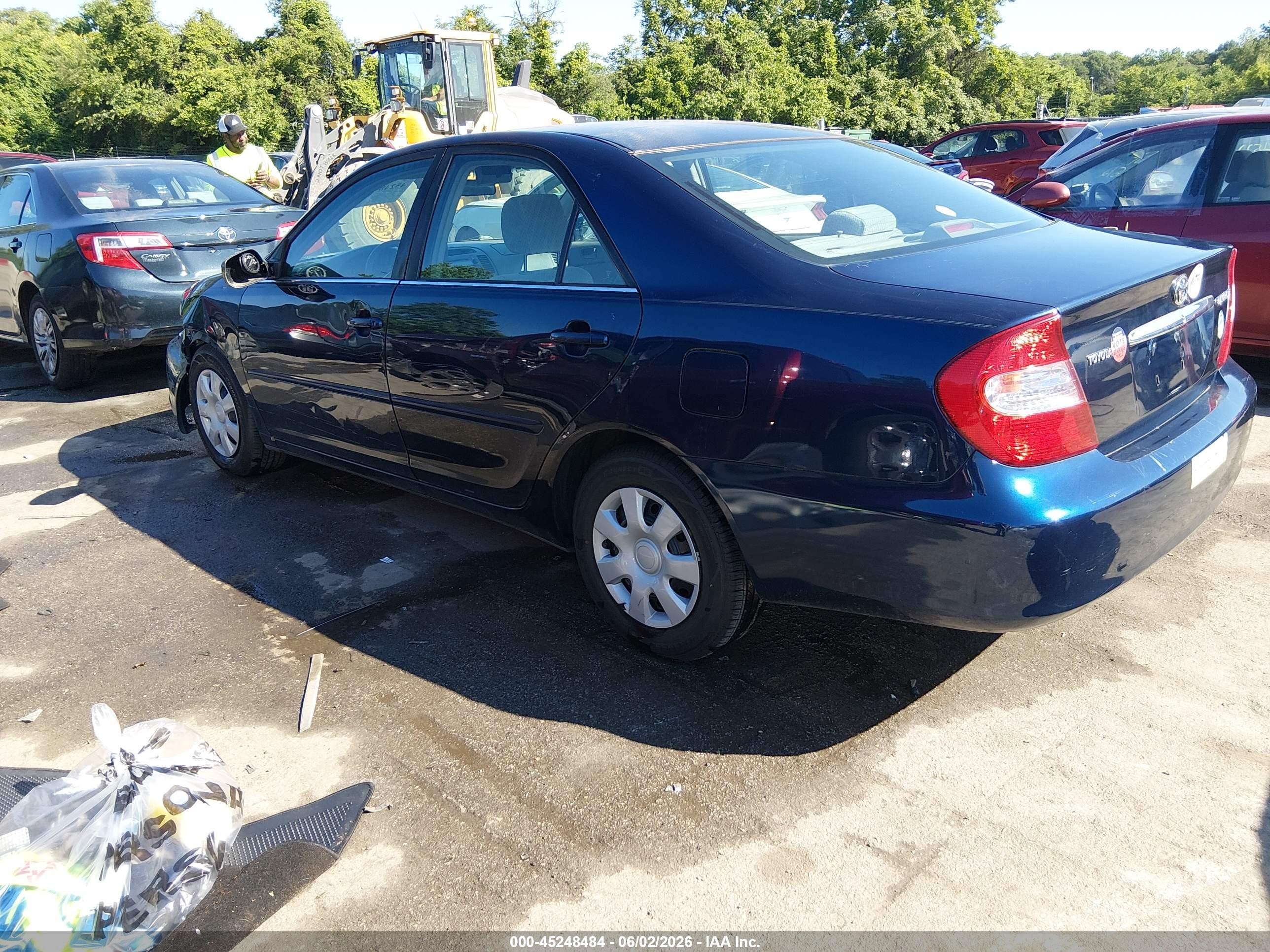 2004 Toyota Camry Le Blue vin: 4T1BE32K34U266553