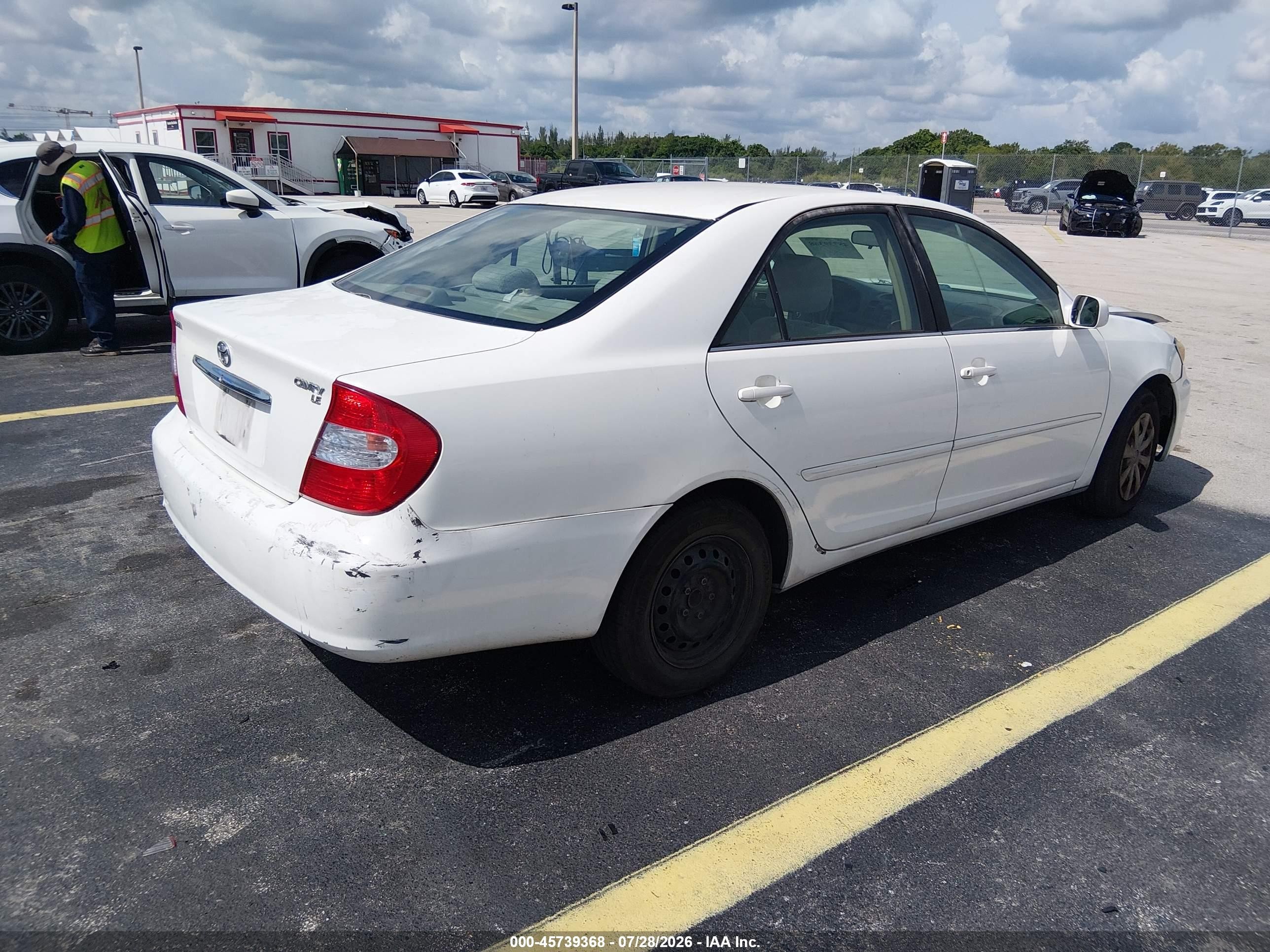 2004 Toyota Camry Le White vin: 4T1BE32K34U288780