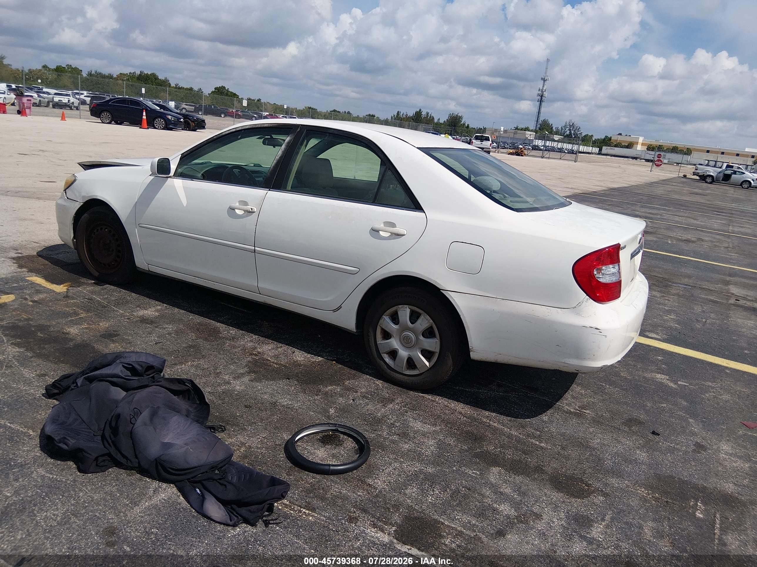 2004 Toyota Camry Le White vin: 4T1BE32K34U288780