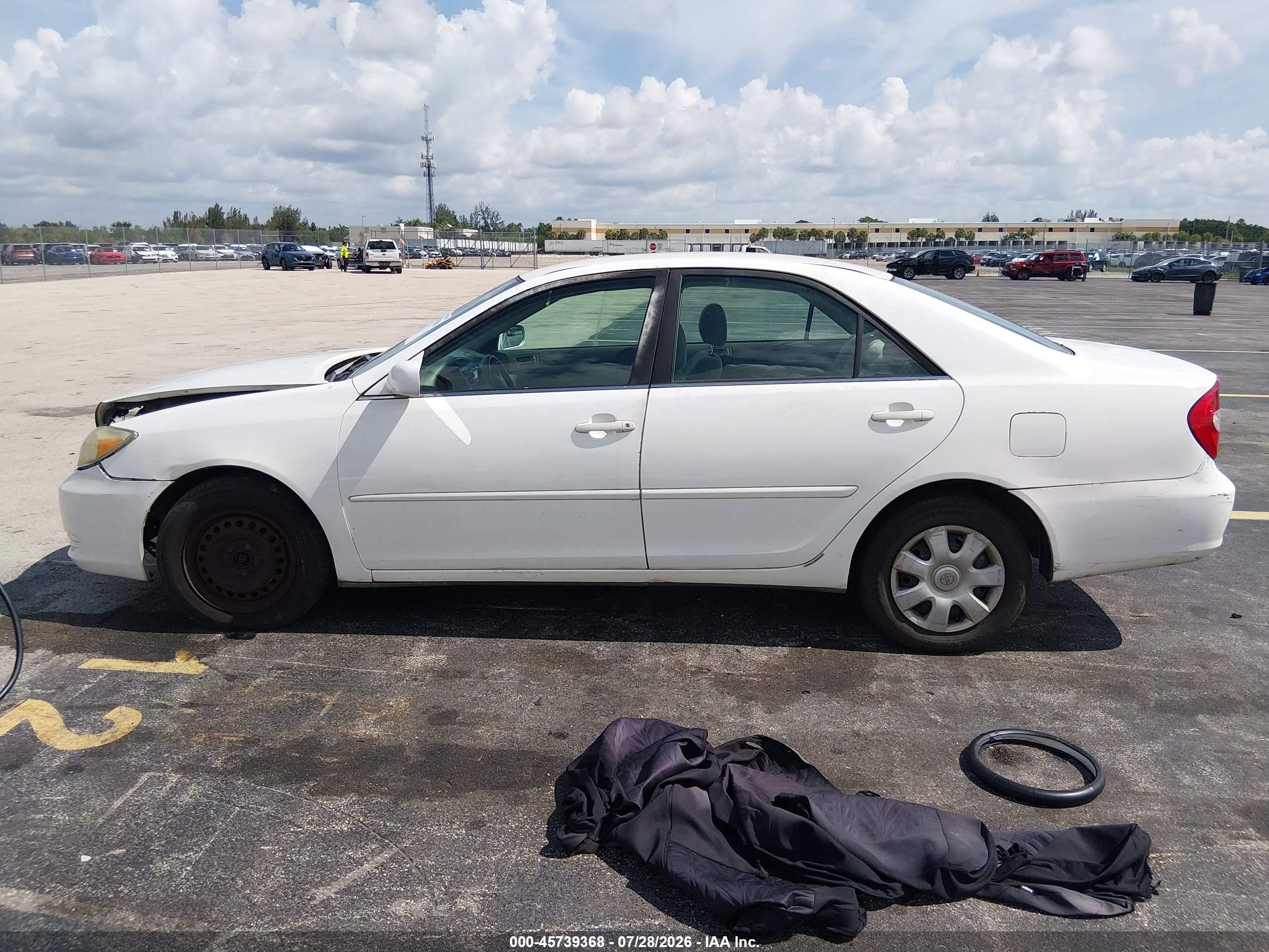 2004 Toyota Camry Le White vin: 4T1BE32K34U288780