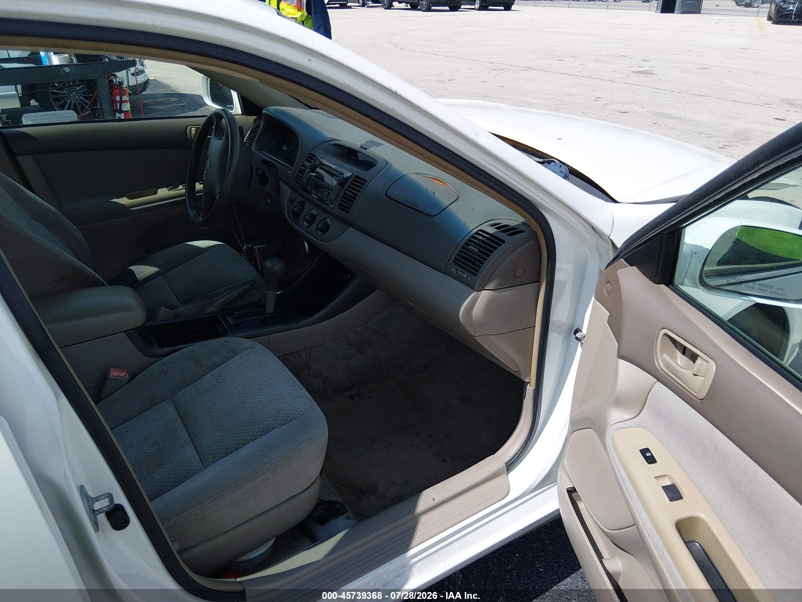 2004 Toyota Camry Le White vin: 4T1BE32K34U288780