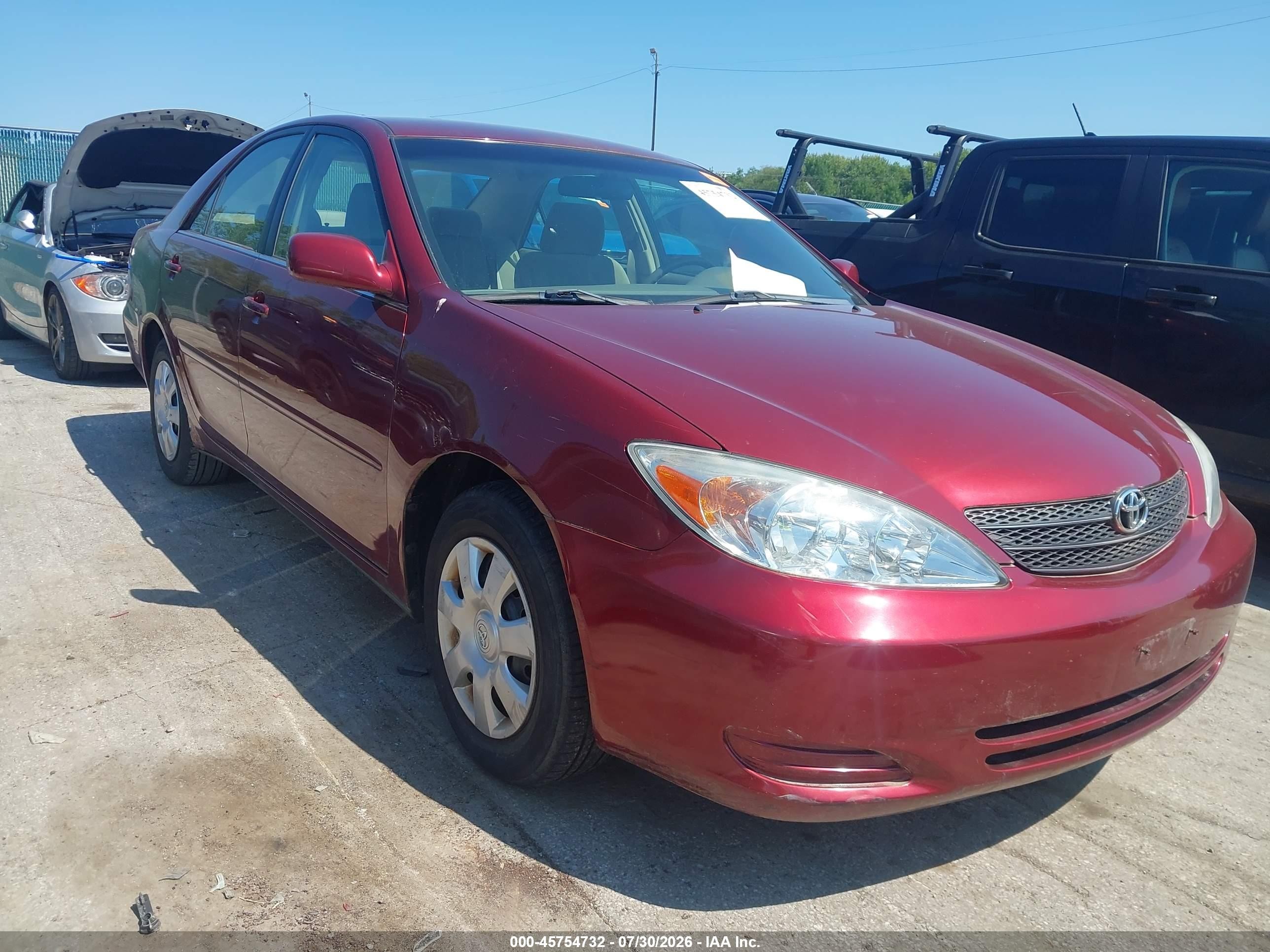 2004 Toyota Camry Le Red vin: 4T1BE32K34U316013