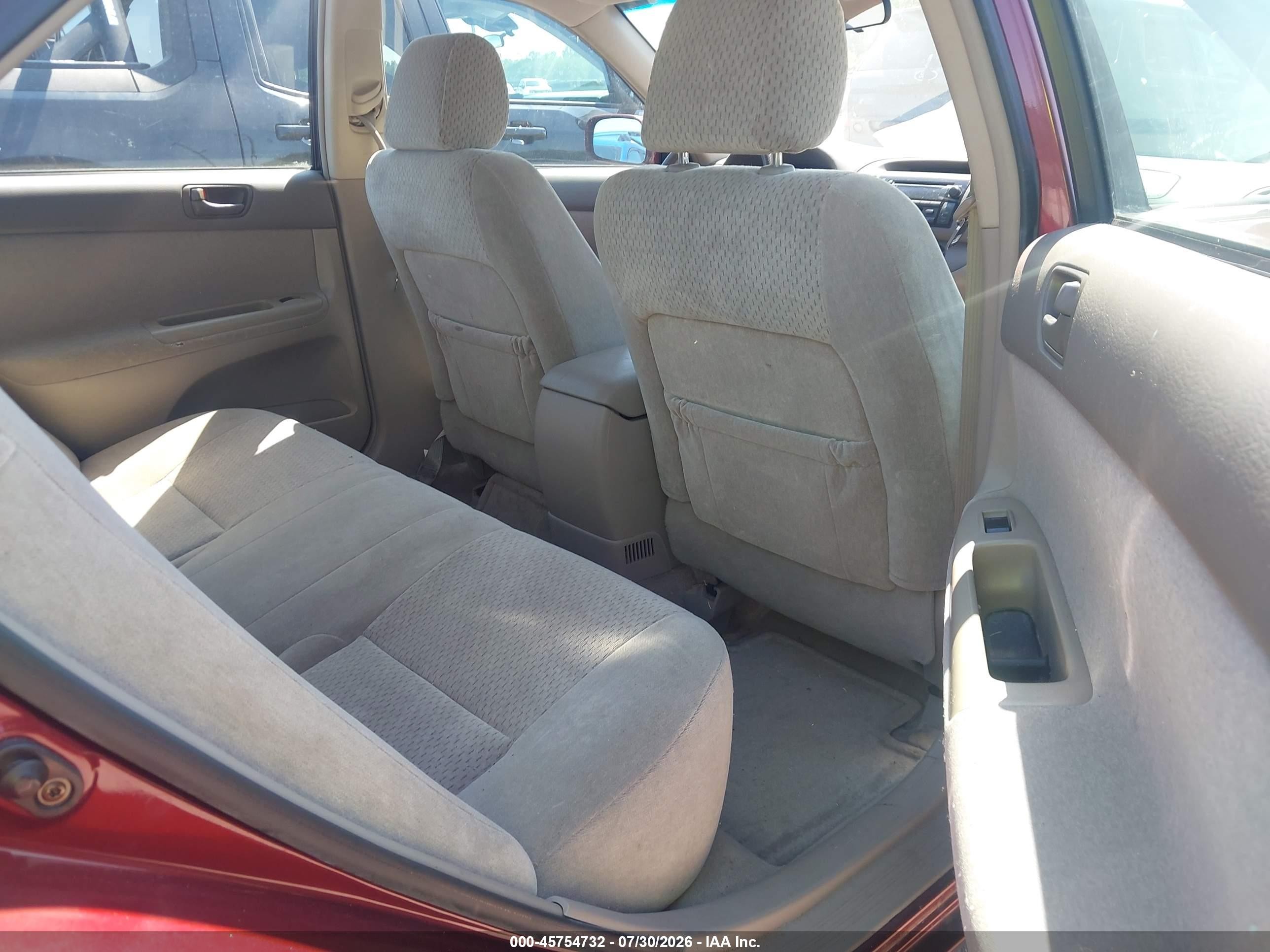 2004 Toyota Camry Le Red vin: 4T1BE32K34U316013