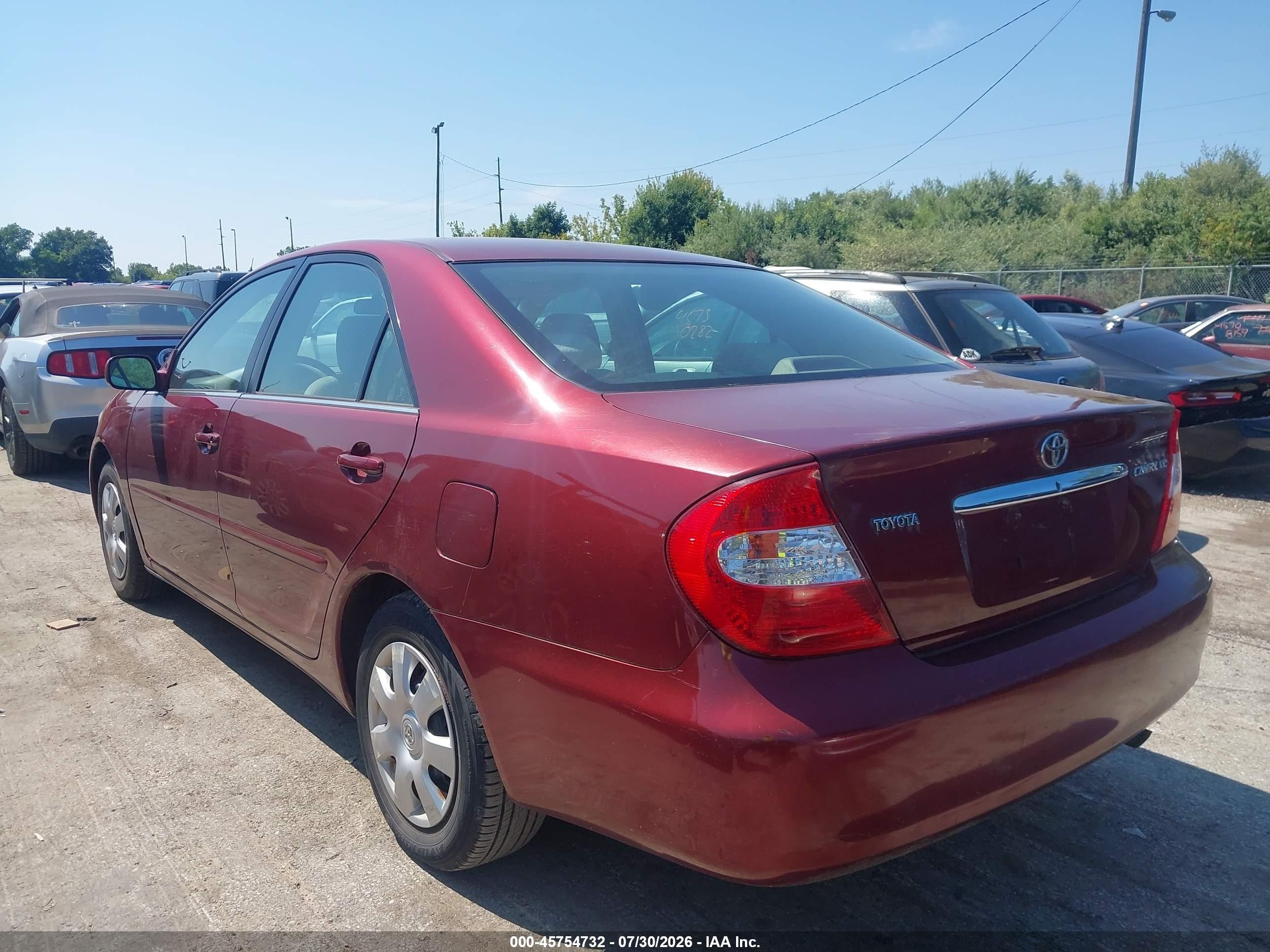 2004 Toyota Camry Le Red vin: 4T1BE32K34U316013
