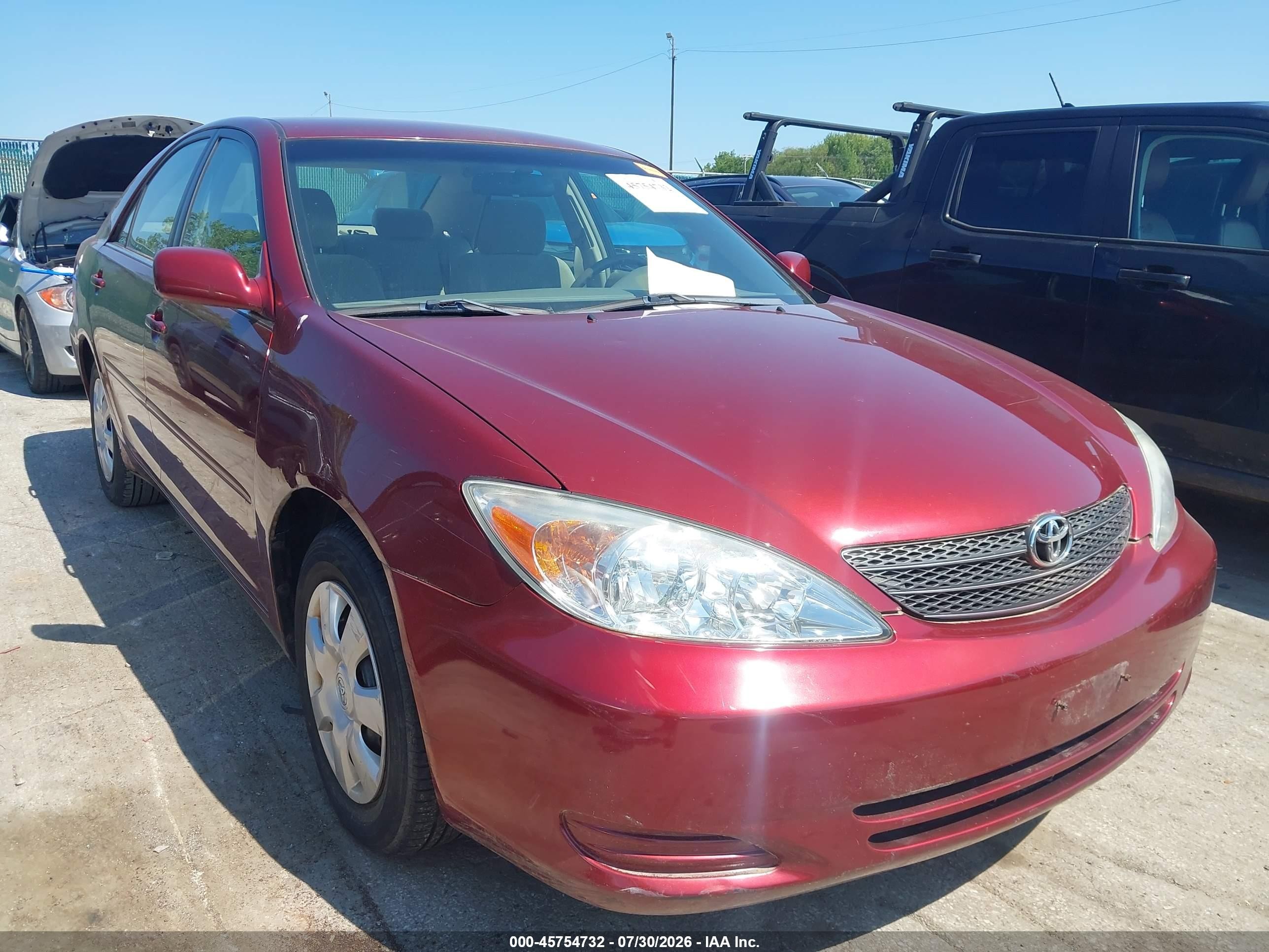 2004 Toyota Camry Le Red vin: 4T1BE32K34U316013