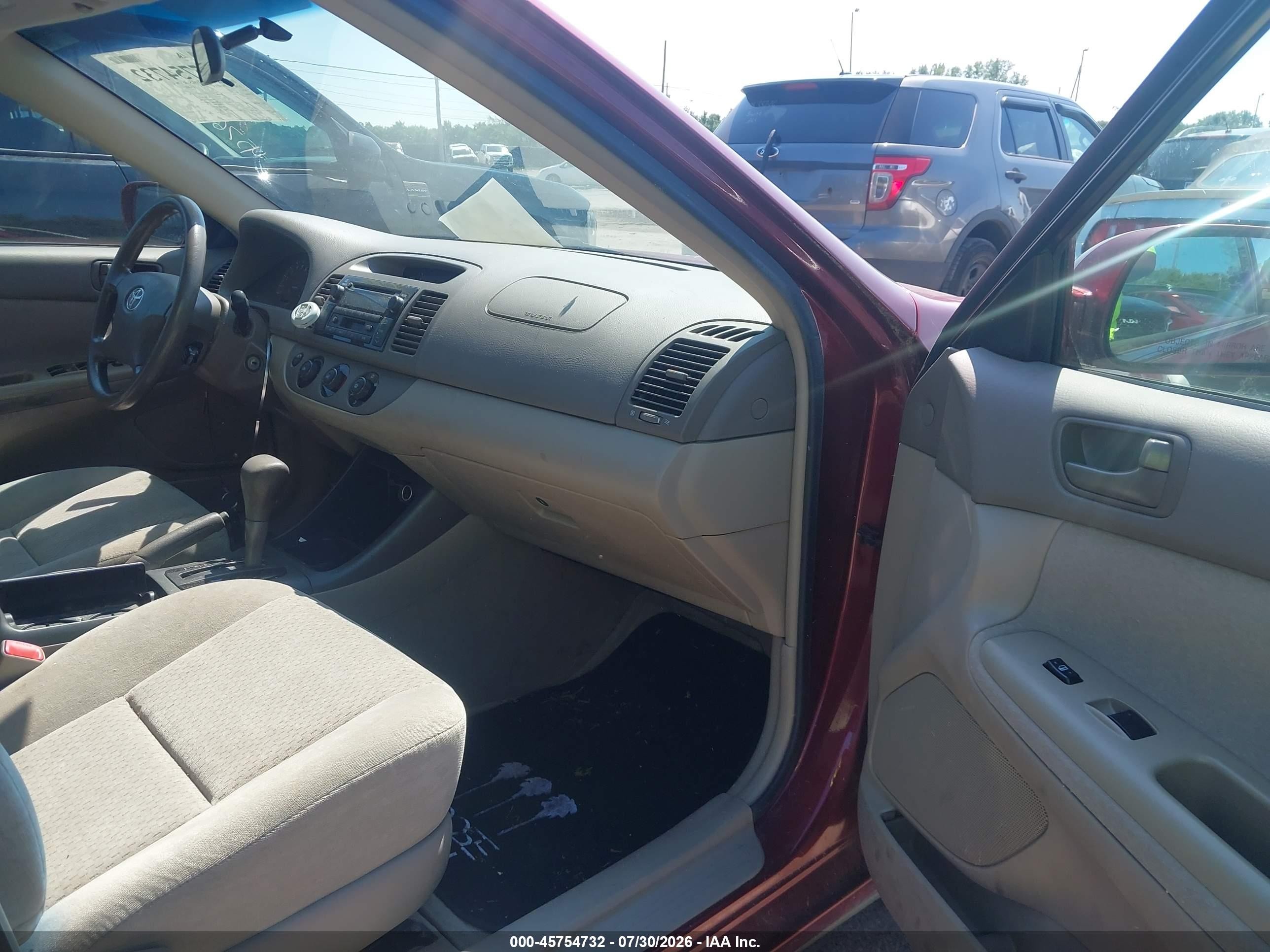2004 Toyota Camry Le Red vin: 4T1BE32K34U316013