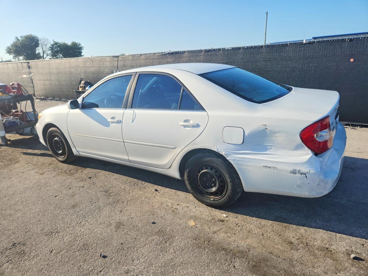 2004 Toyota Camry Le White vin: 4T1BE32K34U327819
