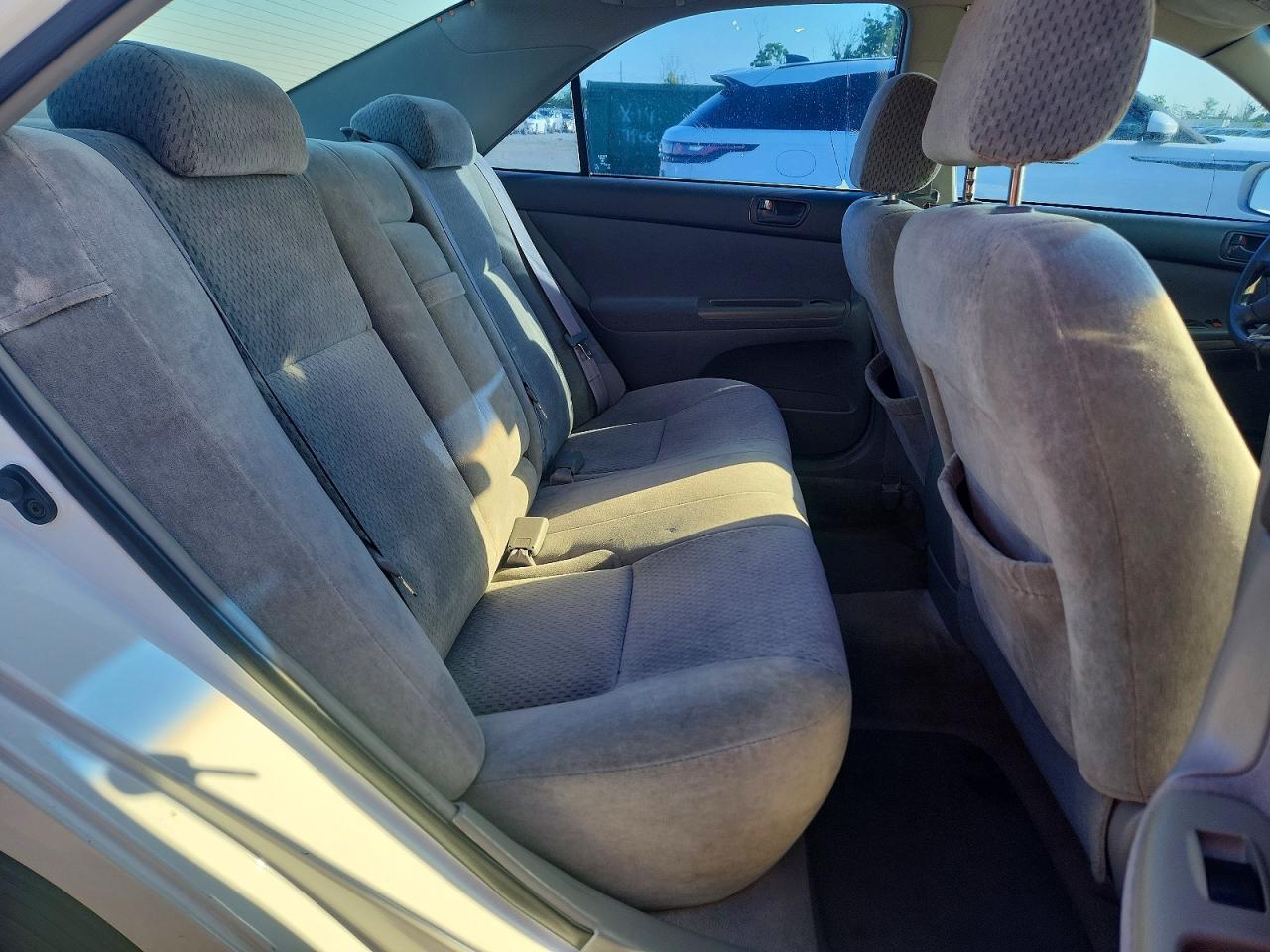 2004 Toyota Camry Le White vin: 4T1BE32K34U327819