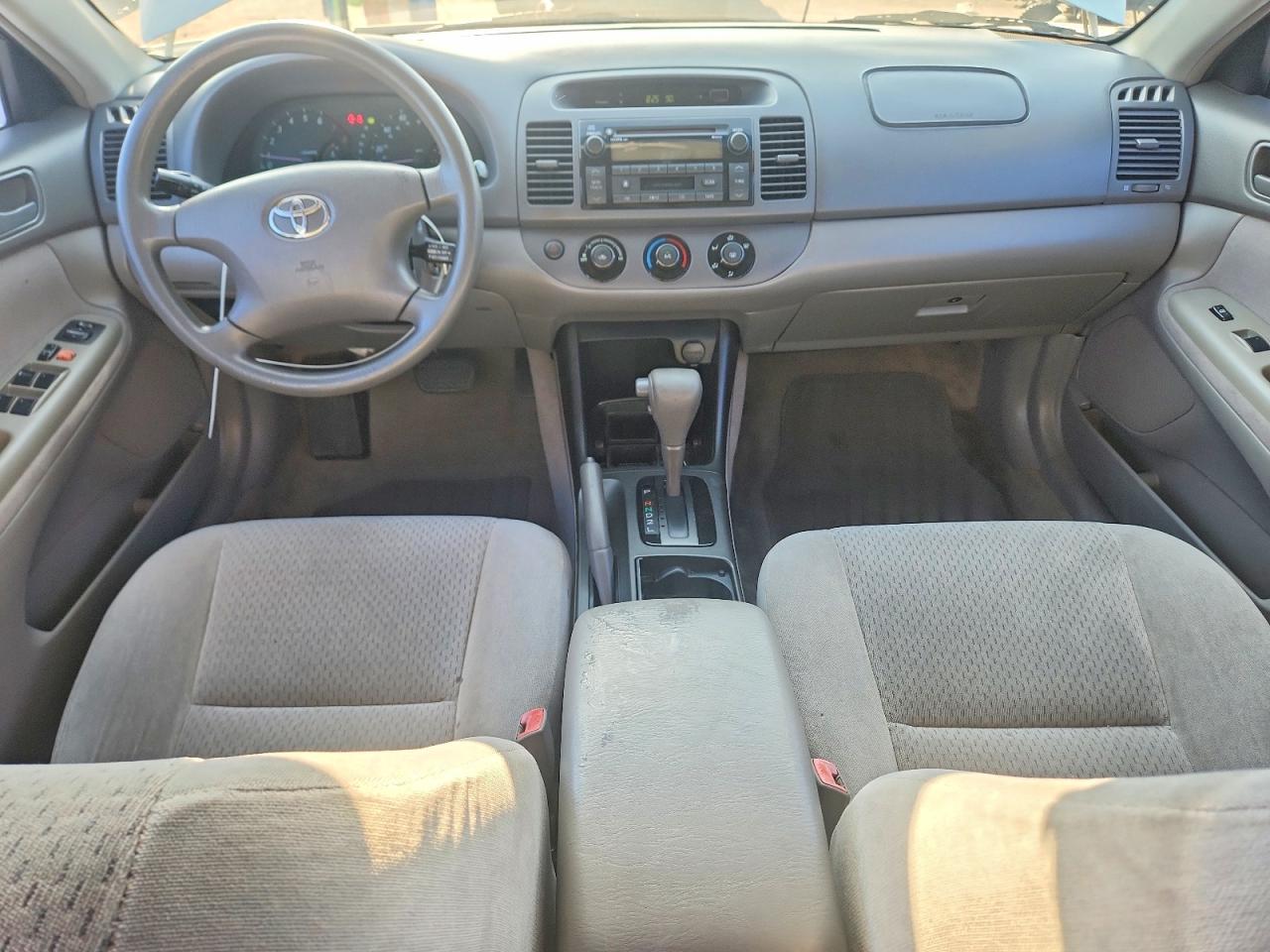 2004 Toyota Camry Le White vin: 4T1BE32K34U327819