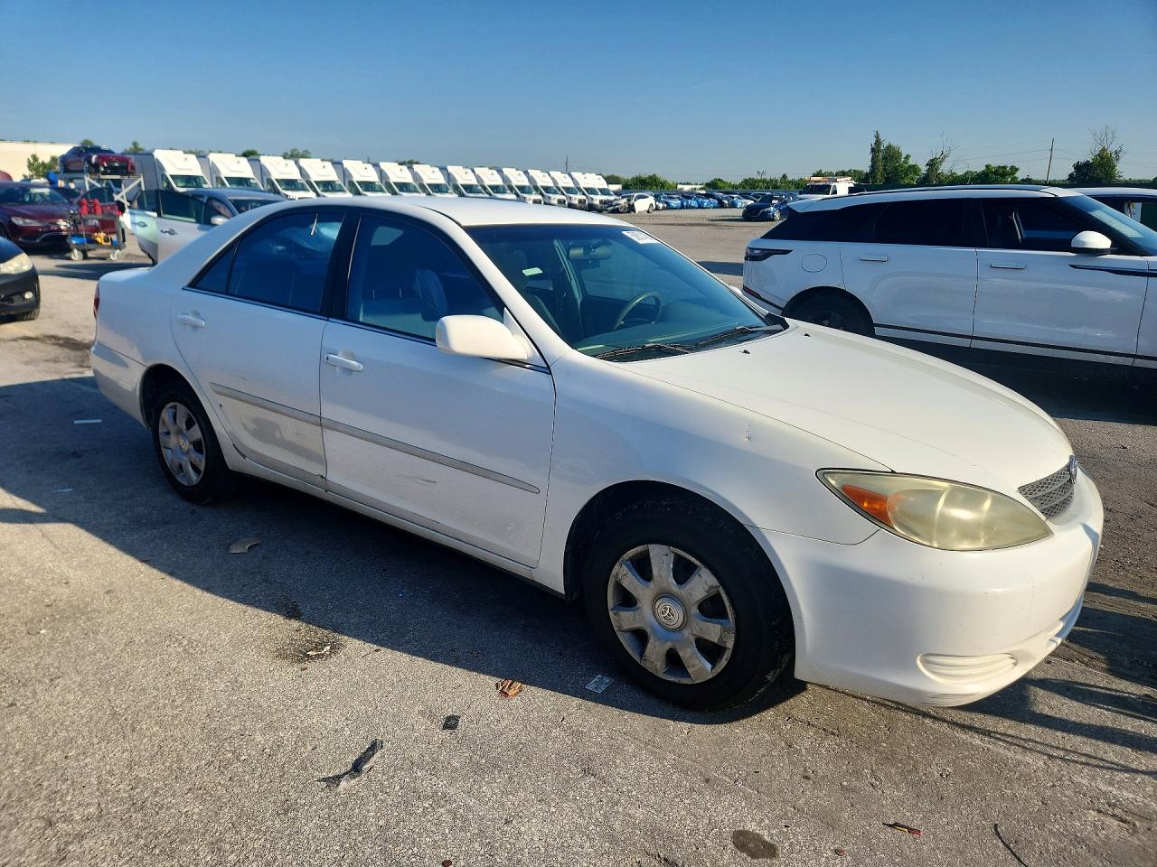 2004 Toyota Camry Le White vin: 4T1BE32K34U327819