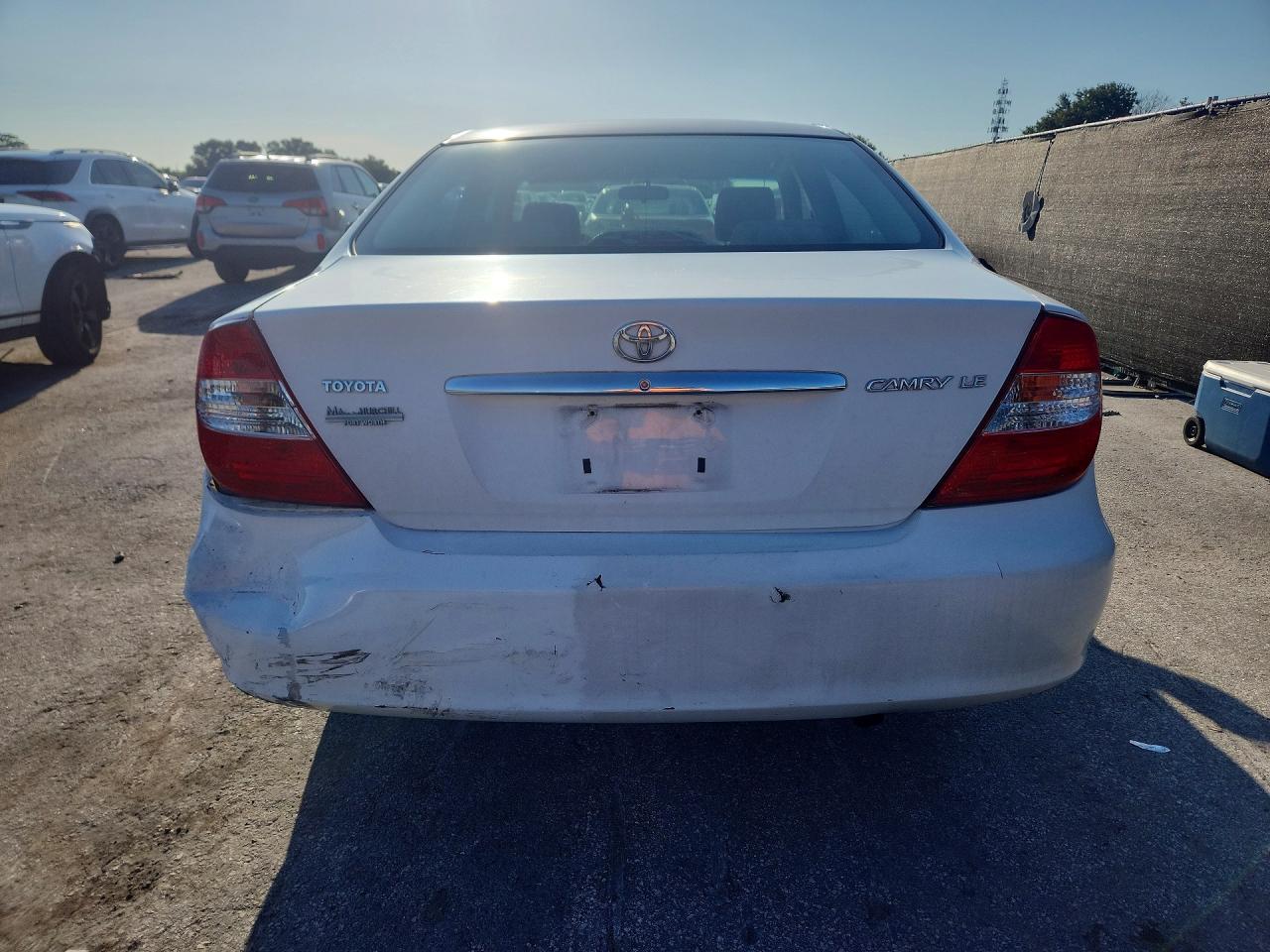 2004 Toyota Camry Le White vin: 4T1BE32K34U327819