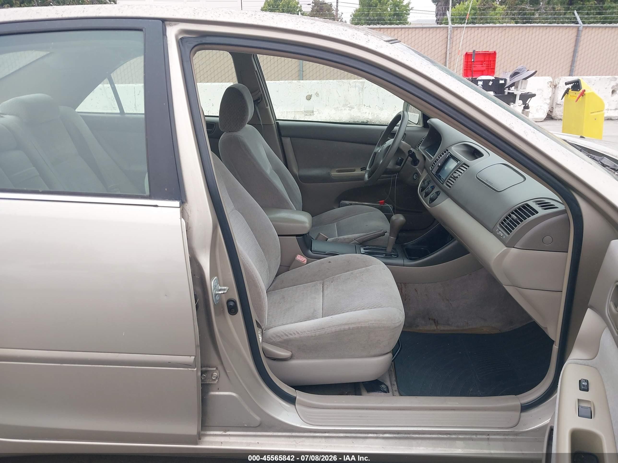 2004 Toyota Camry Le Brown vin: 4T1BE32K34U345138