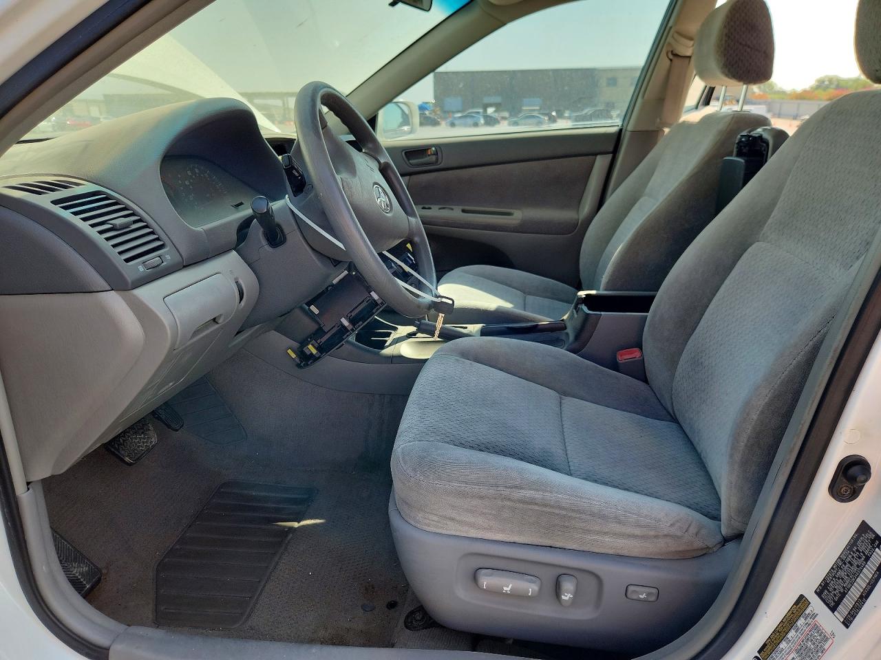 2004 Toyota Camry Le Белый vin: 4T1BE32K34U370489
