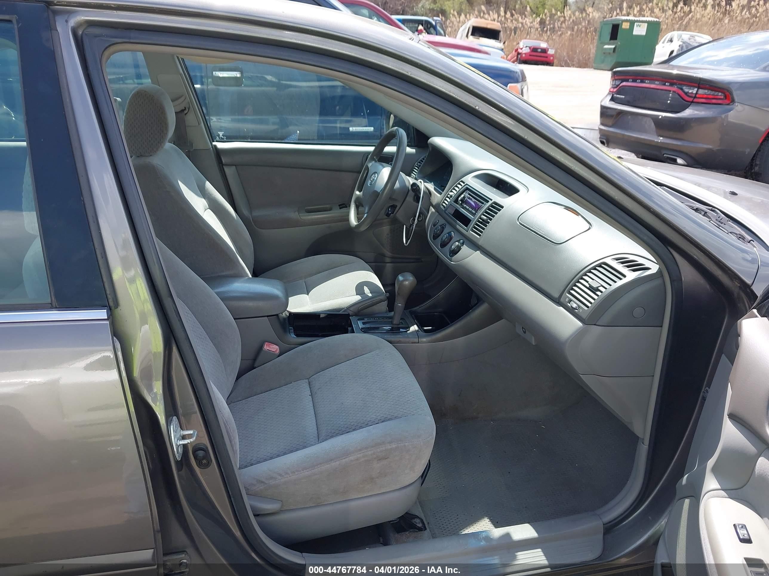 2004 Toyota Camry Le Gray vin: 4T1BE32K34U803728
