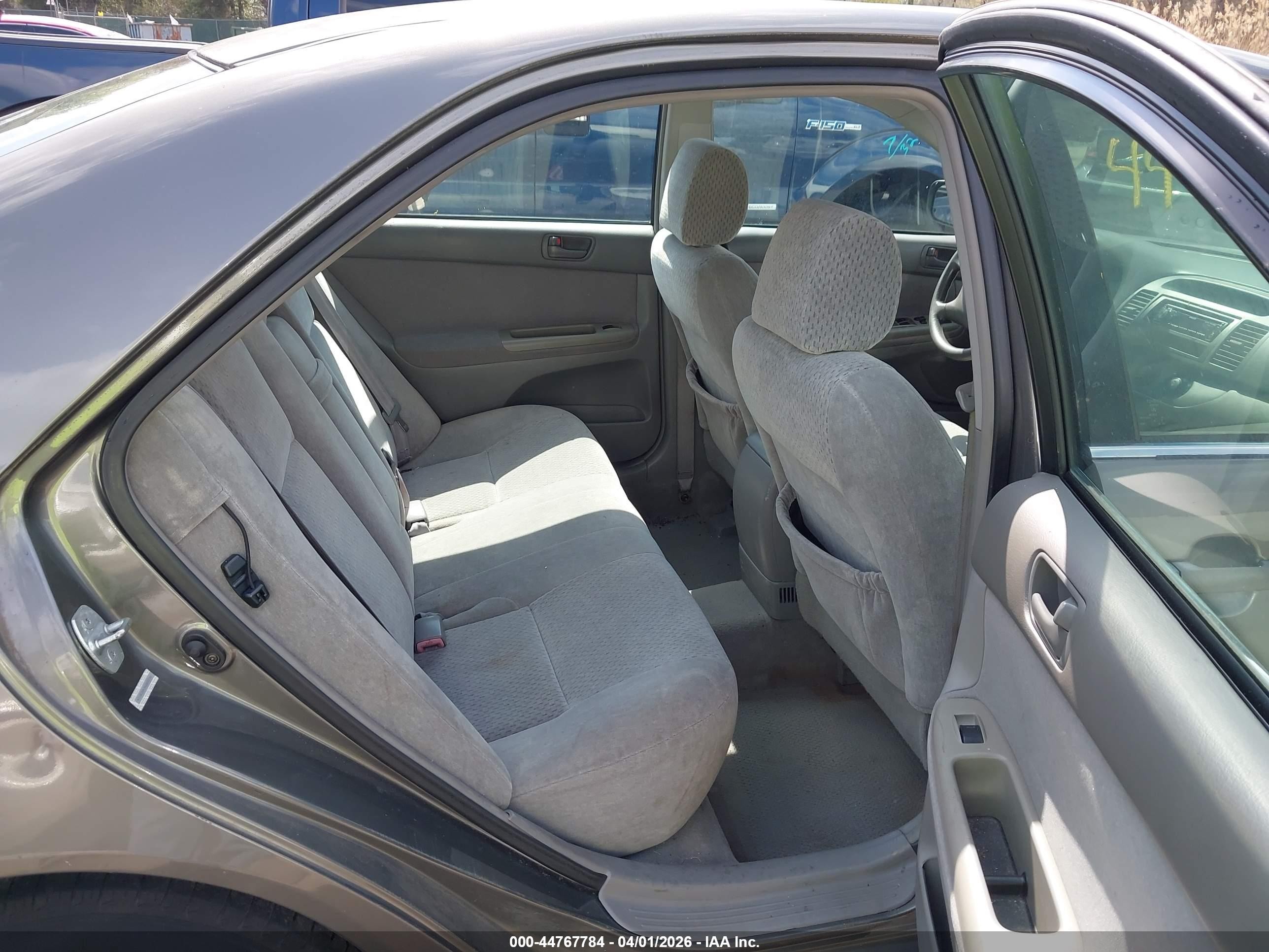 2004 Toyota Camry Le Gray vin: 4T1BE32K34U803728