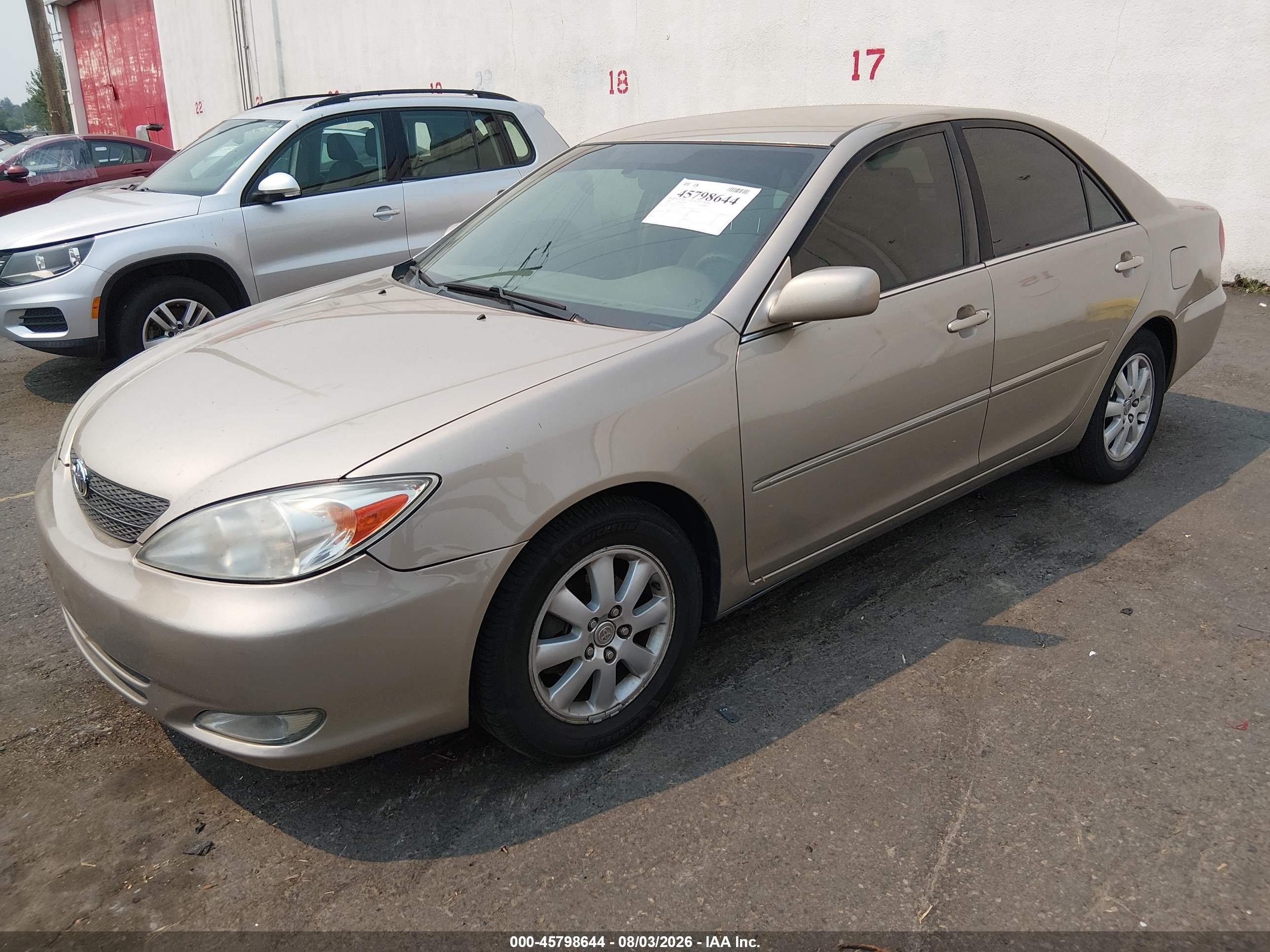 2004 Toyota Camry Xle Gold vin: 4T1BE32K34U827429