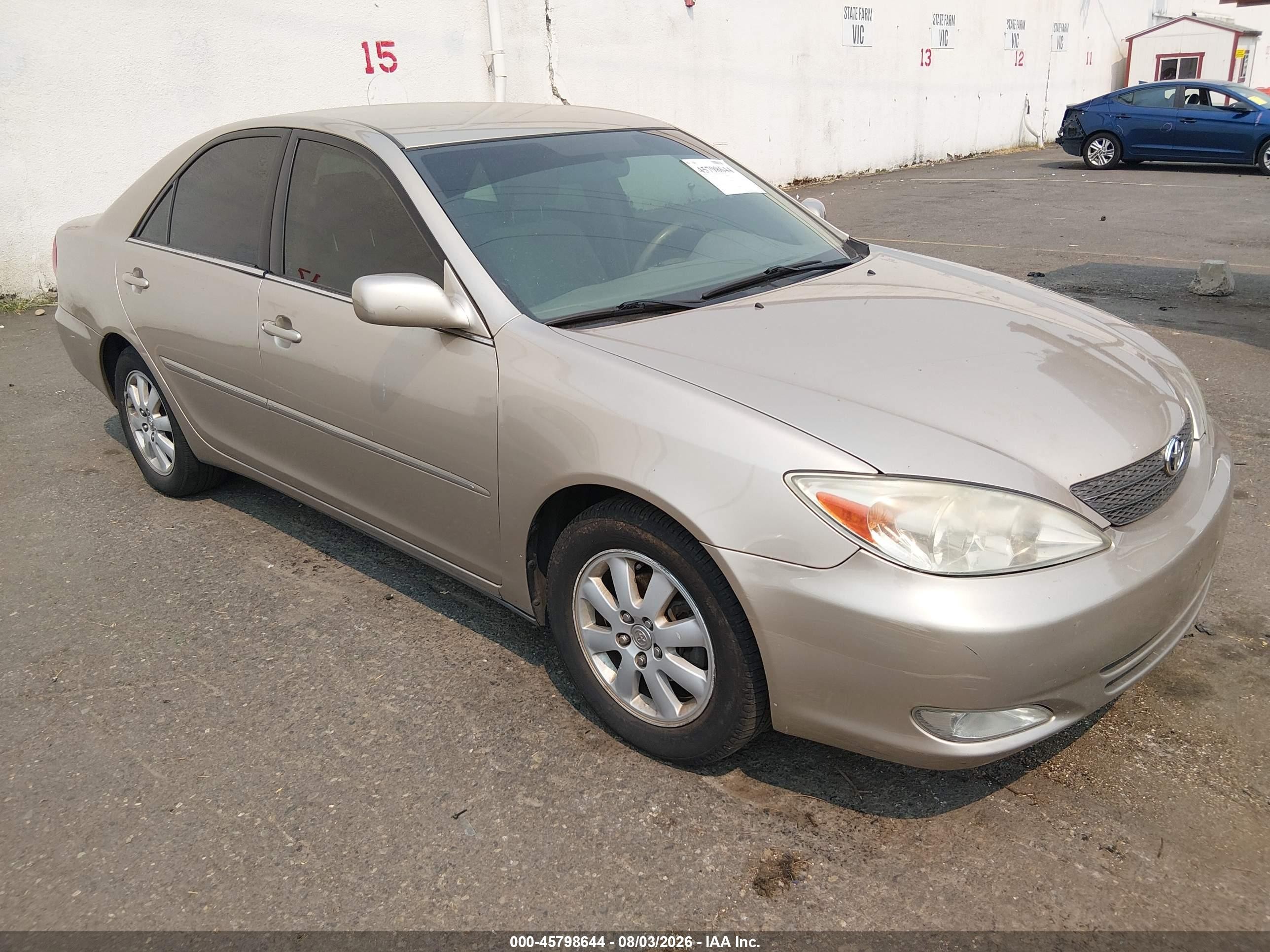 2004 Toyota Camry Xle Gold vin: 4T1BE32K34U827429