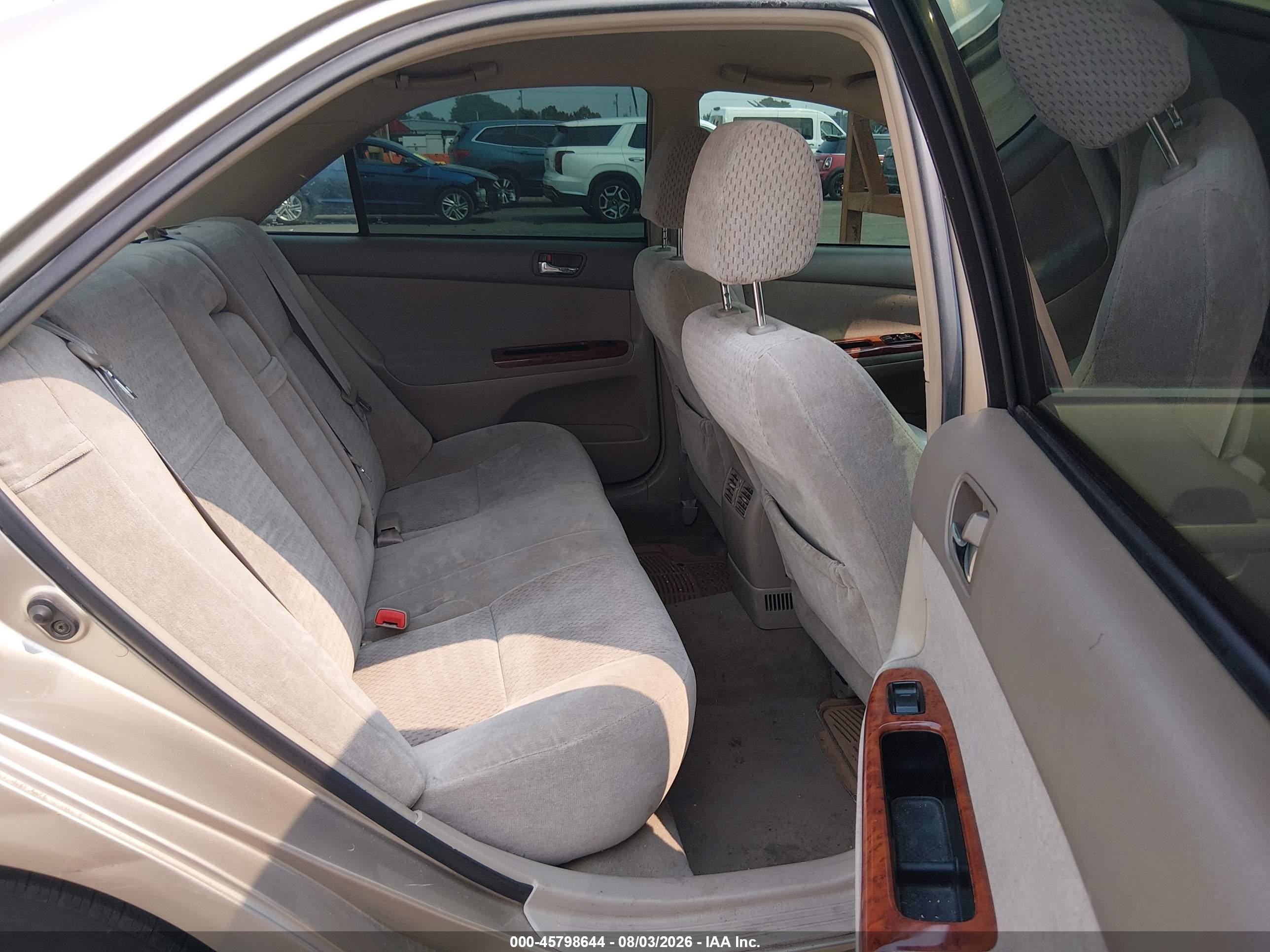 2004 Toyota Camry Xle Gold vin: 4T1BE32K34U827429