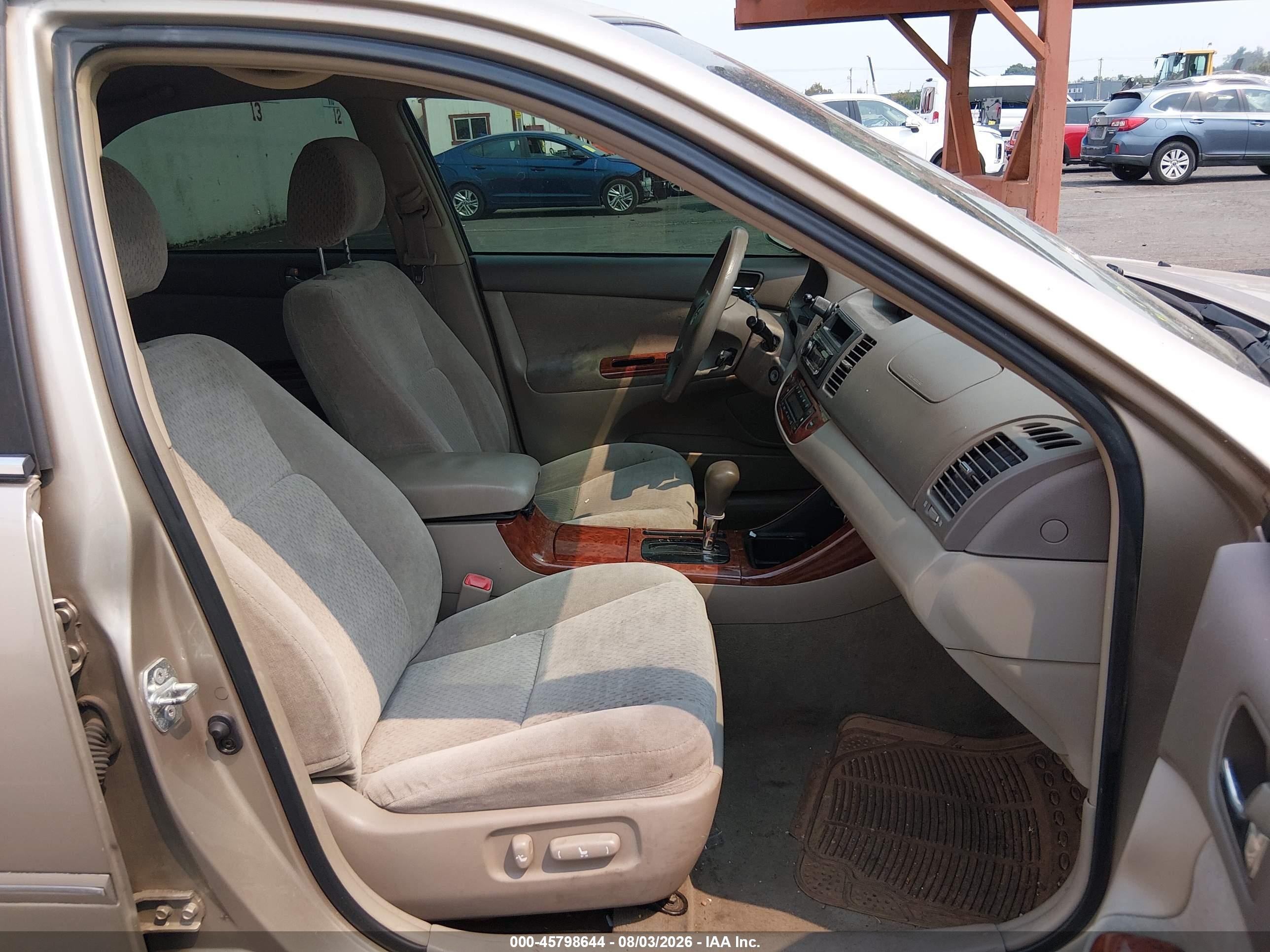 2004 Toyota Camry Xle Gold vin: 4T1BE32K34U827429