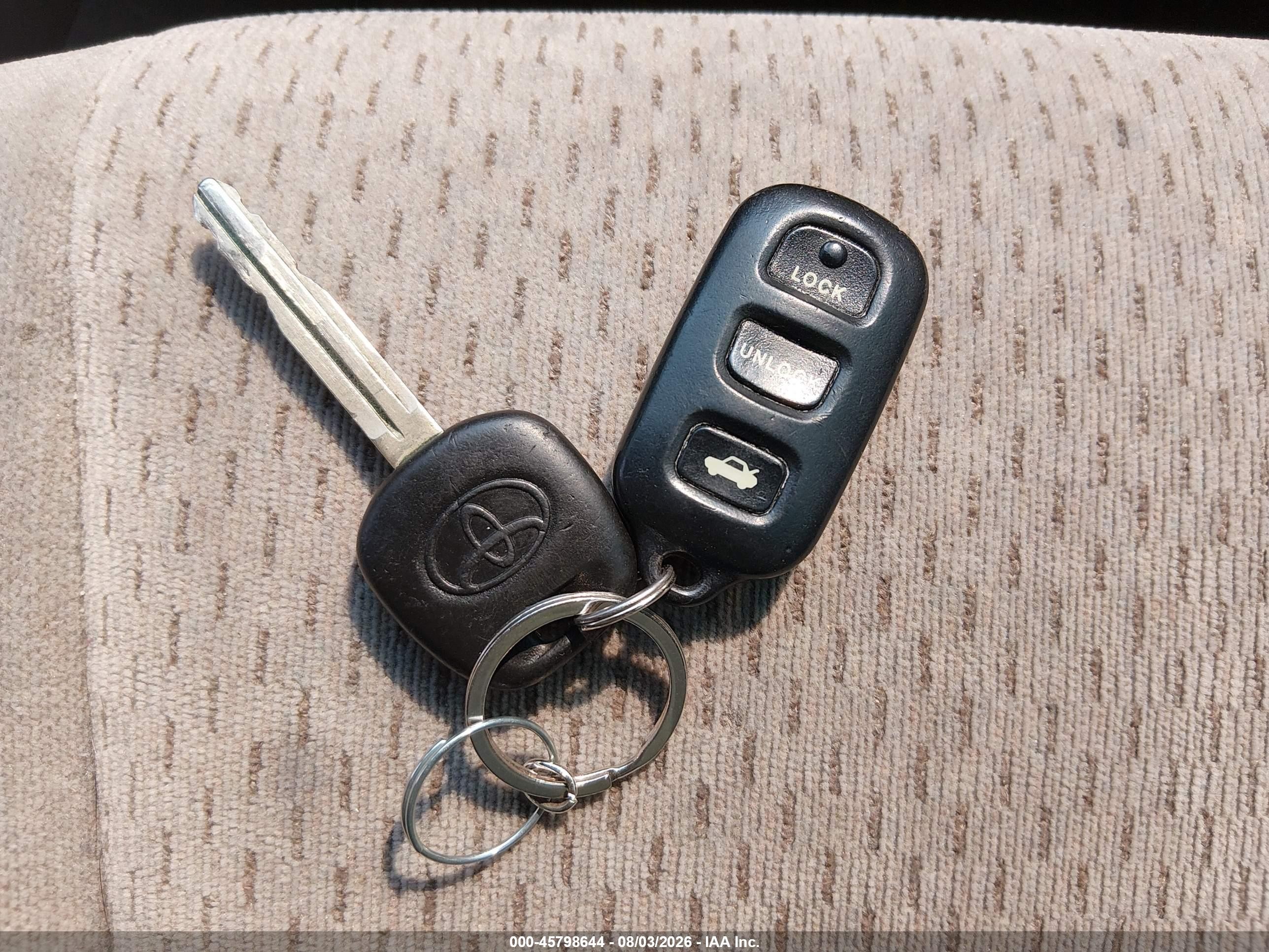 2004 Toyota Camry Xle Gold vin: 4T1BE32K34U827429