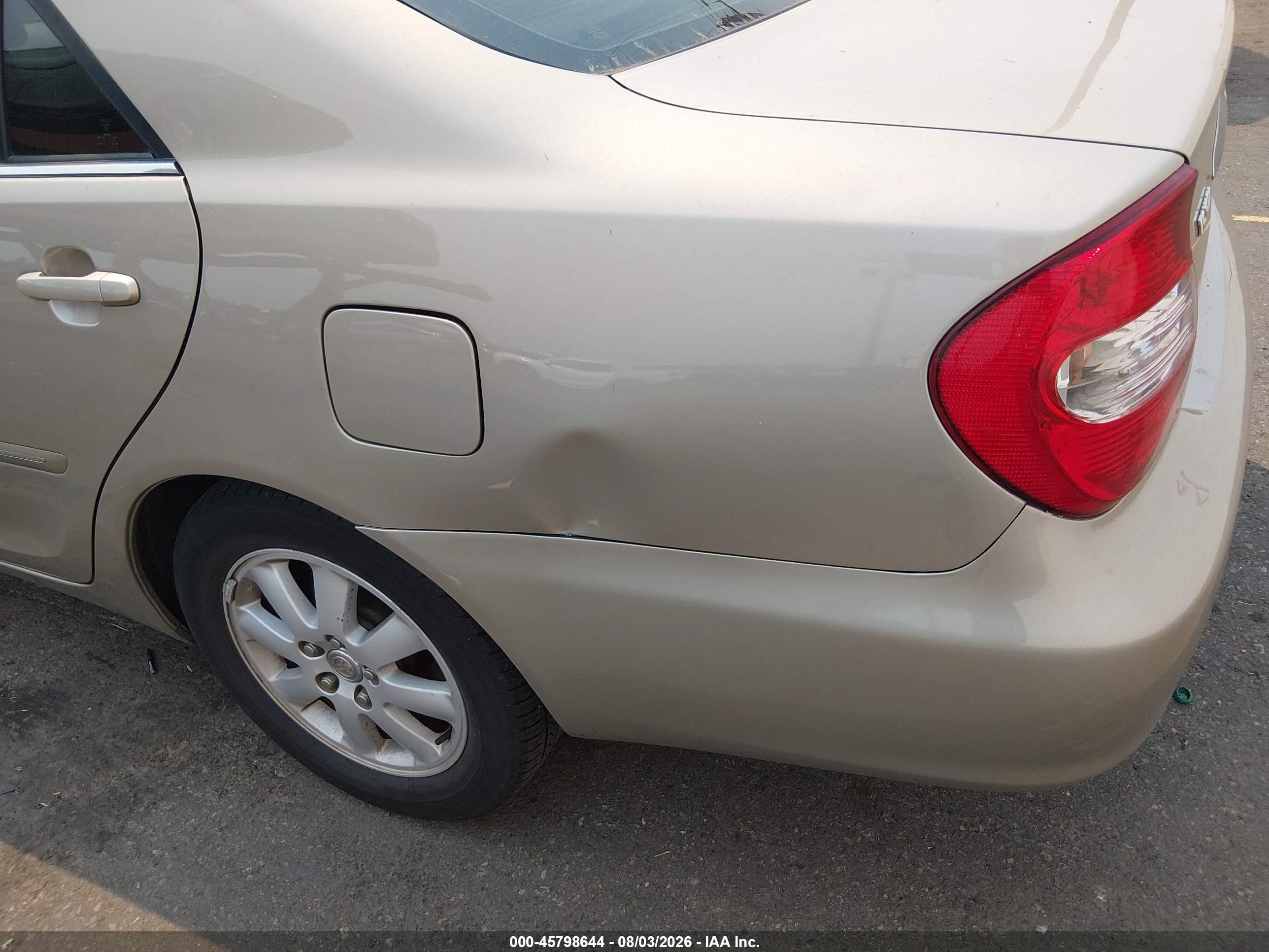 2004 Toyota Camry Xle Gold vin: 4T1BE32K34U827429