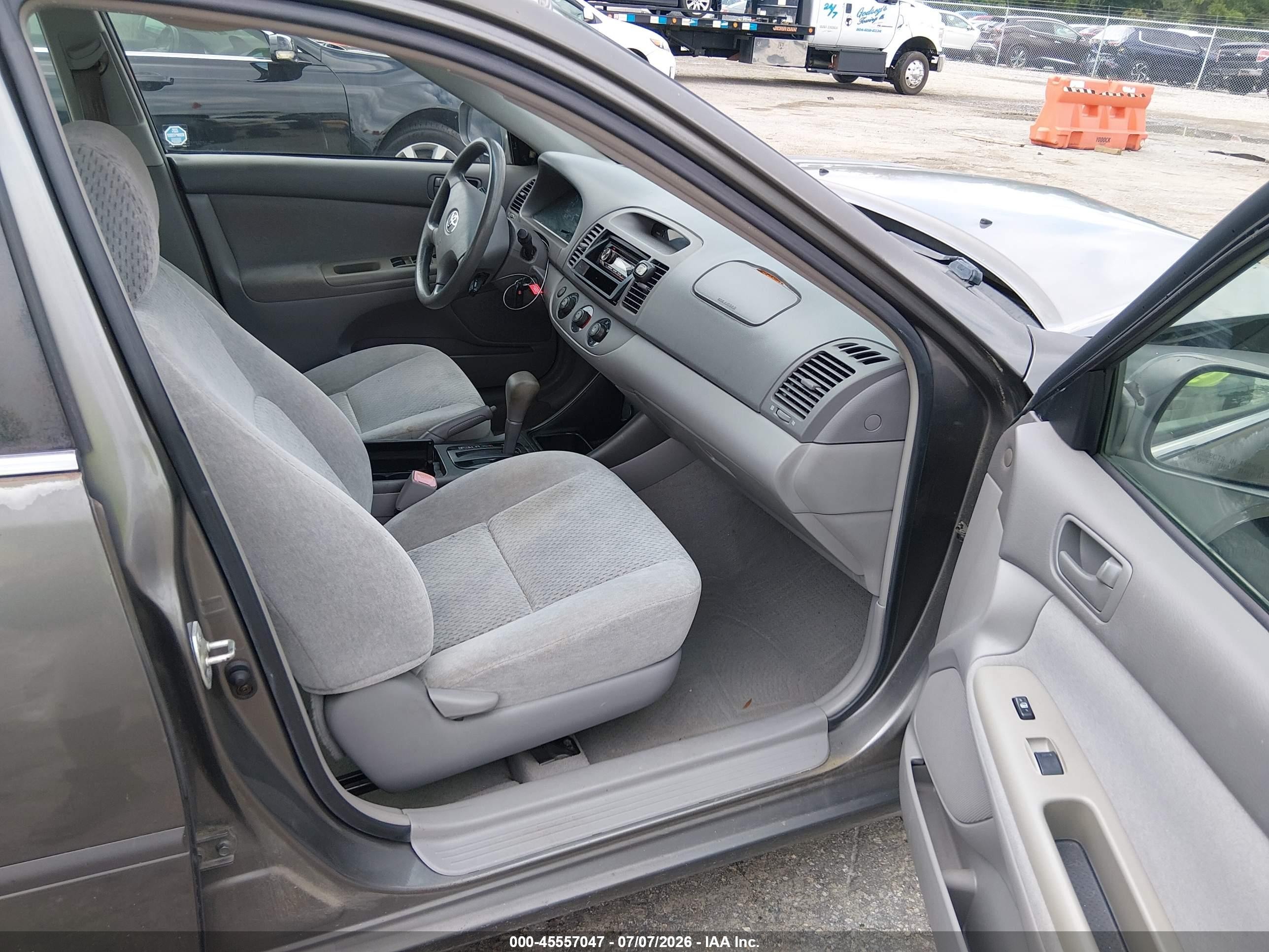 2004 Toyota Camry Le Gray vin: 4T1BE32K34U839676