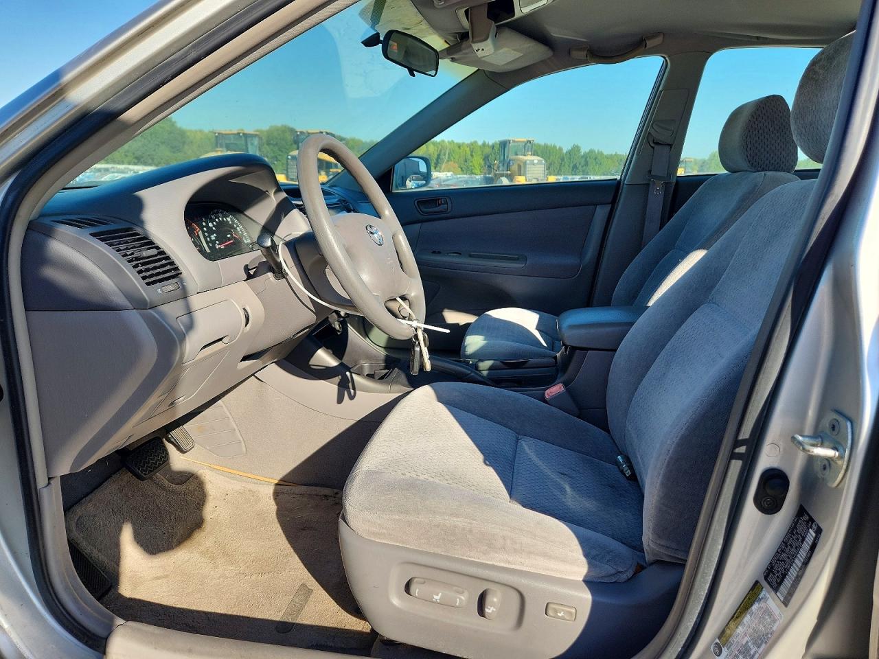 2004 Toyota Camry Le Silver vin: 4T1BE32K34U846238