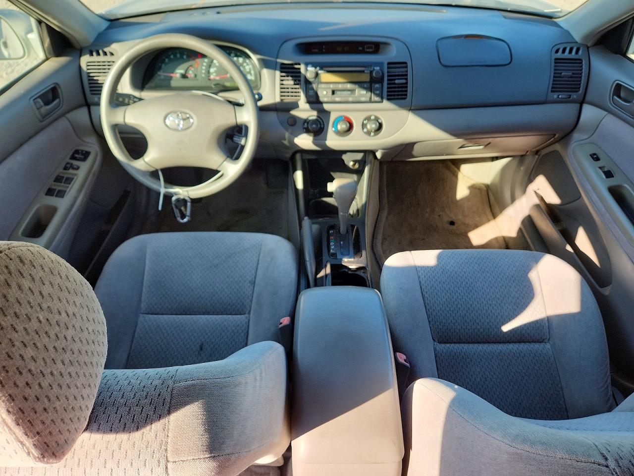 2004 Toyota Camry Le Silver vin: 4T1BE32K34U846238