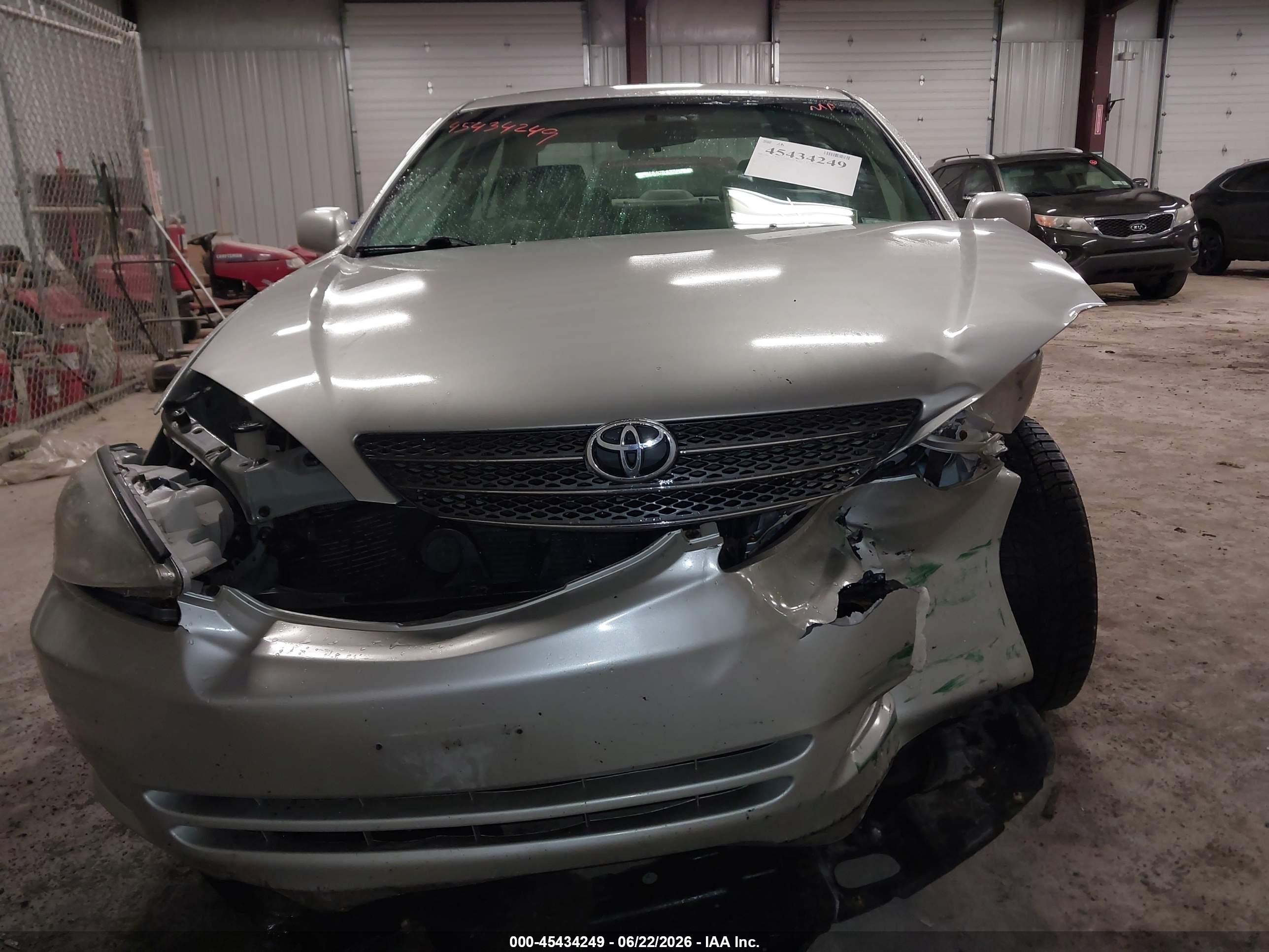 2004 Toyota Camry Le Silver vin: 4T1BE32K34U850211