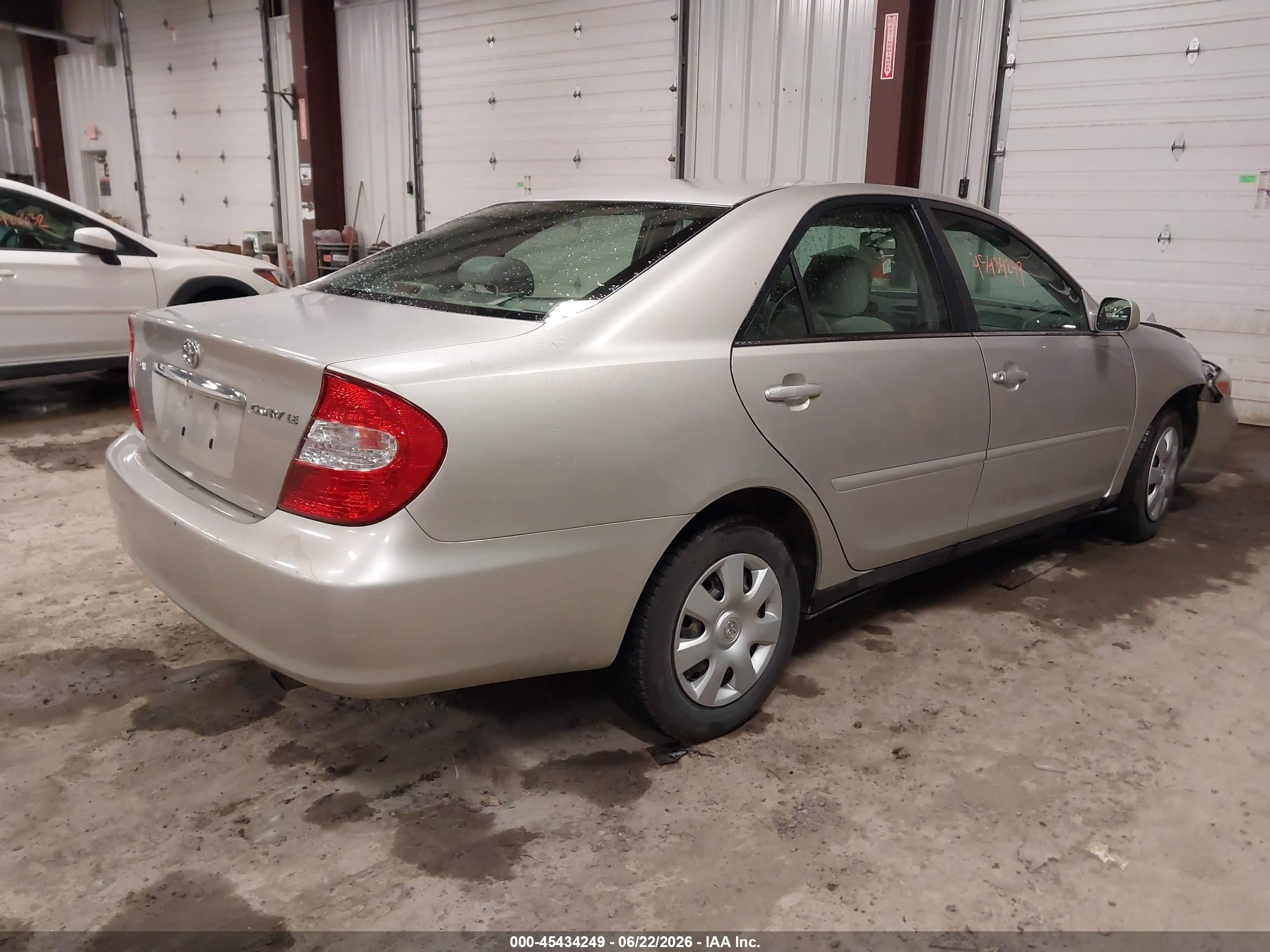 2004 Toyota Camry Le Silver vin: 4T1BE32K34U850211