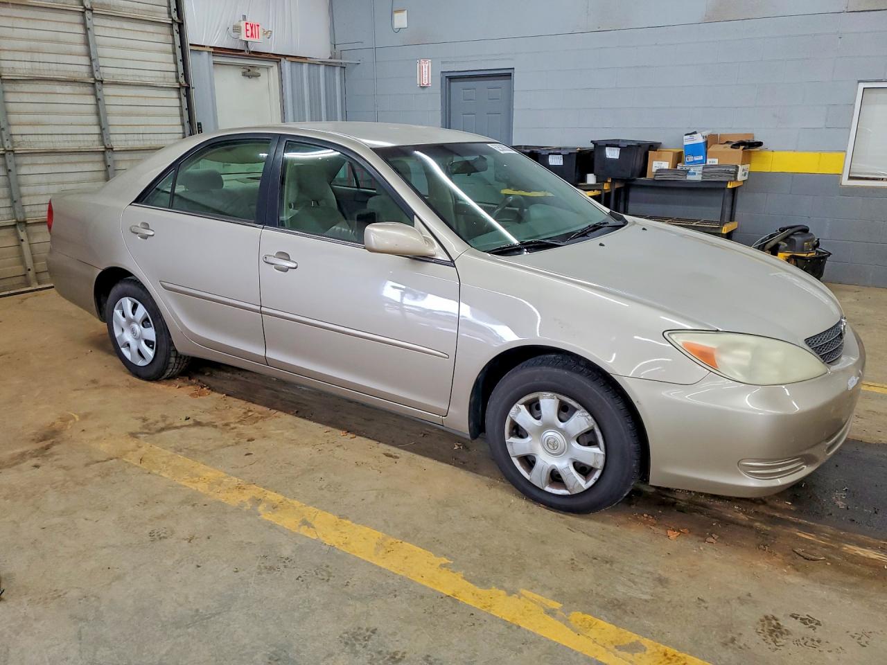 2004 Toyota Camry Le Tan vin: 4T1BE32K34U860544
